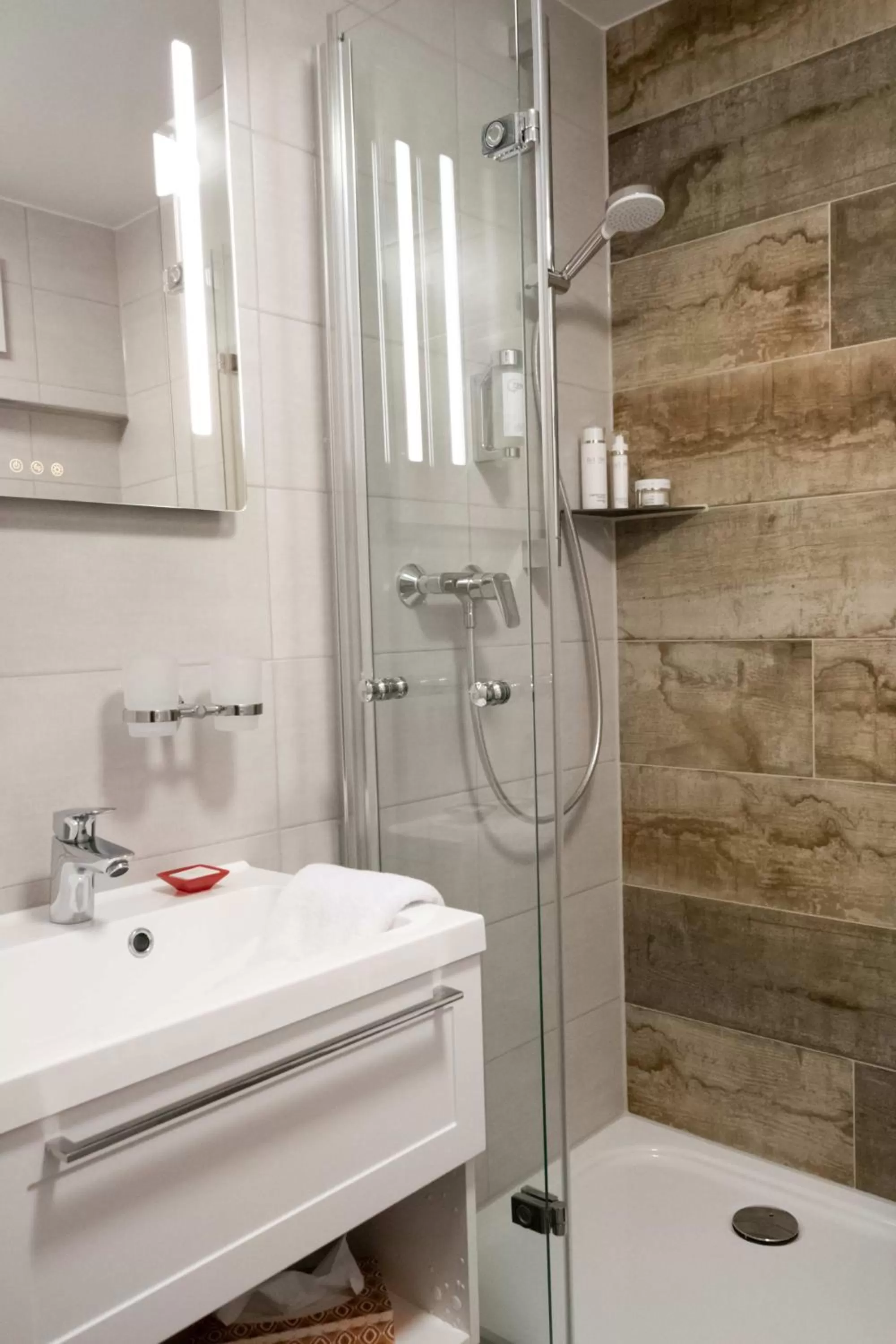 Bathroom in Klostergasthof Heidenheim - Hotel Garni