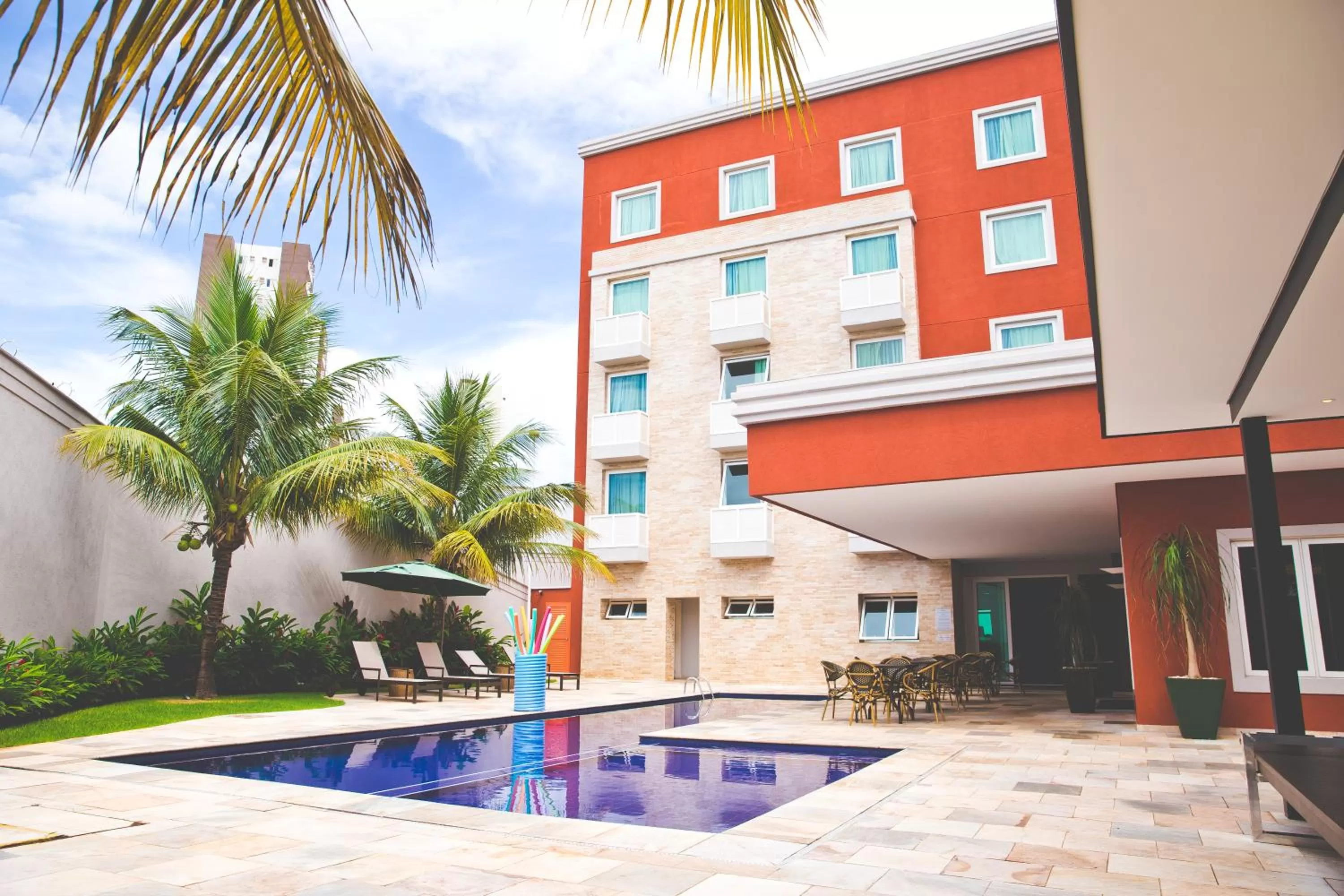 Swimming pool in Comfort Hotel Araraquara