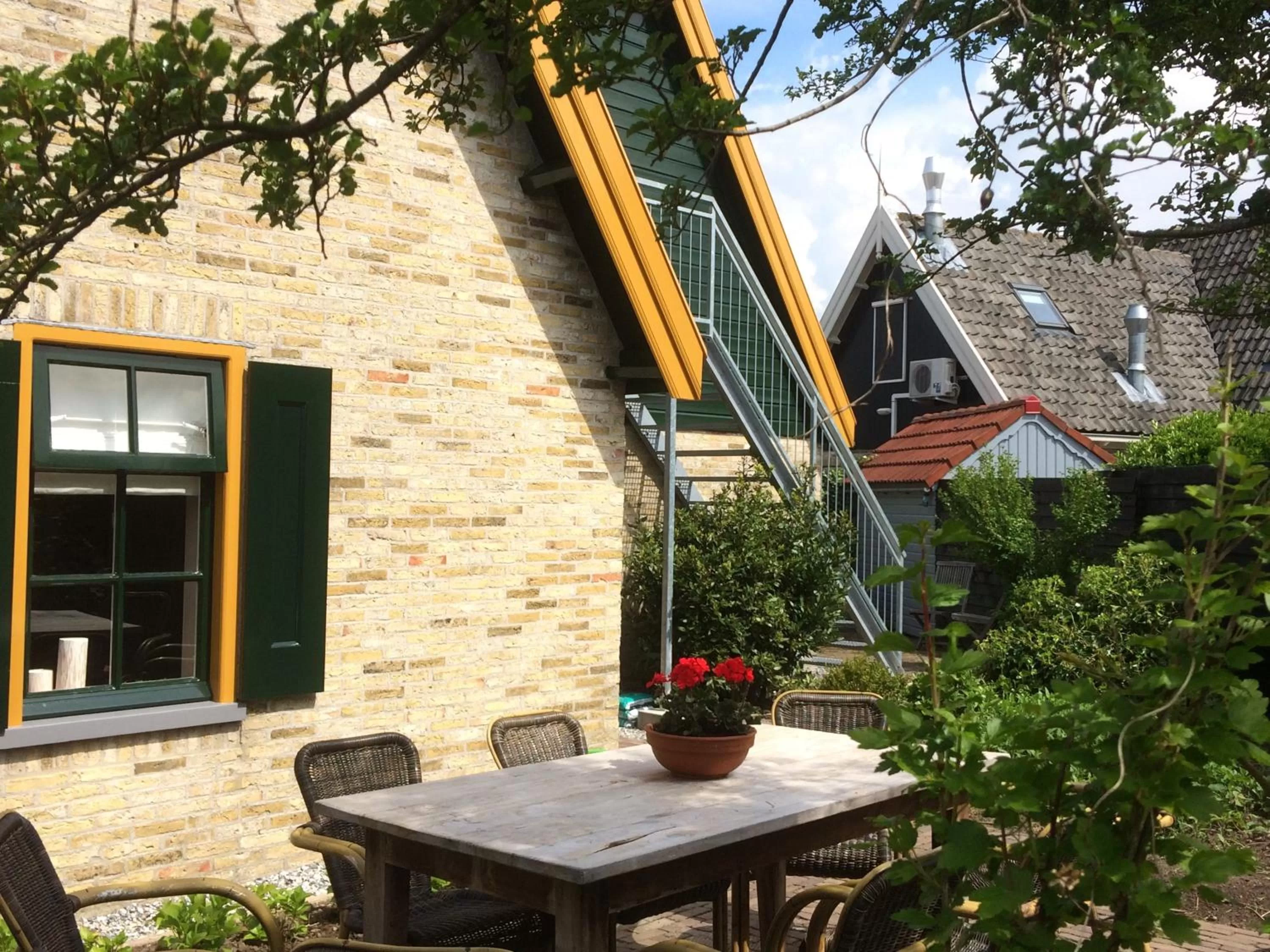 Garden in Hotel West Inn