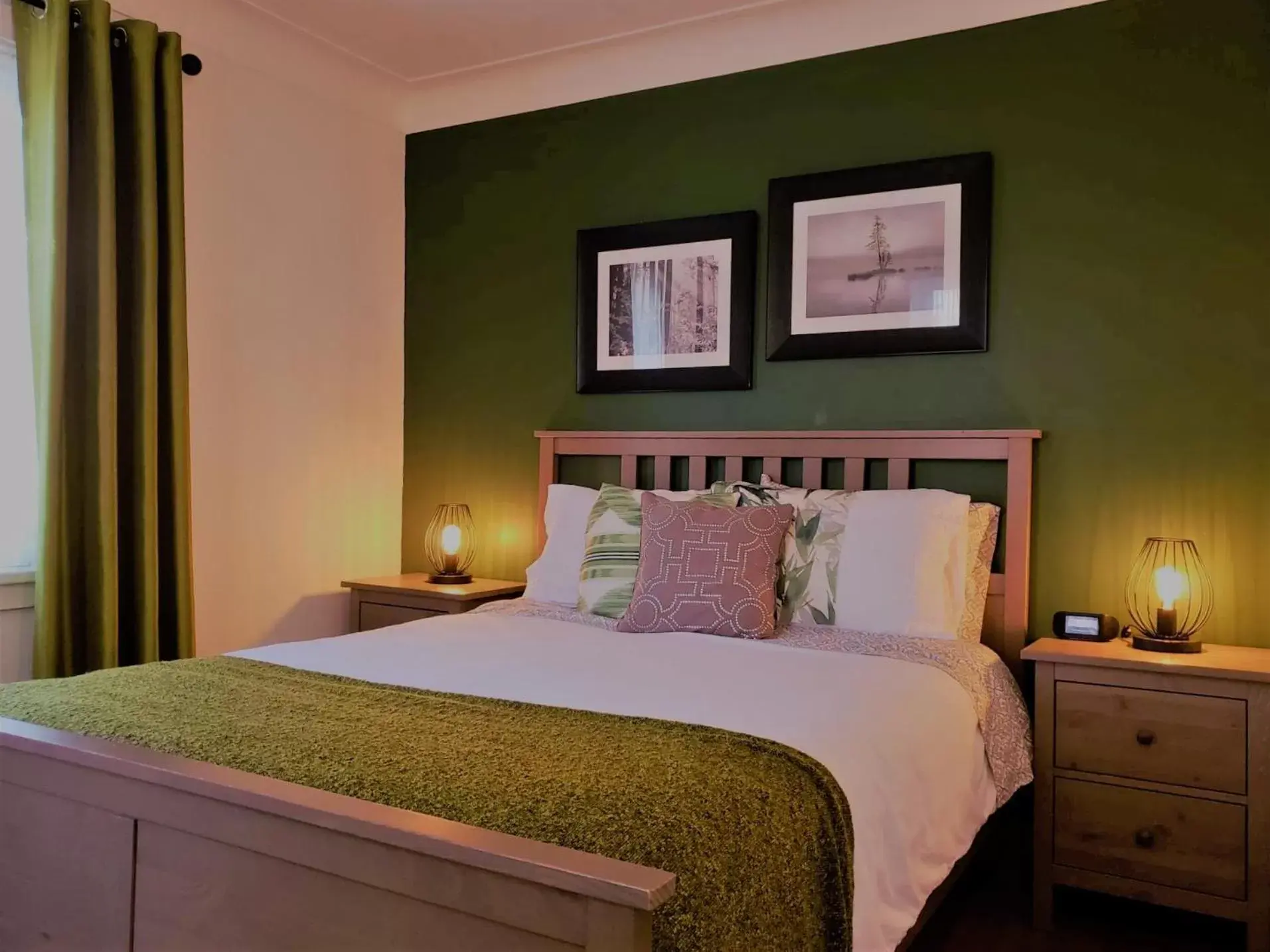 Standard Queen Room in Auberge du Vignoble Bromont Standard Queen Room in Auberge du Vignoble Bromont