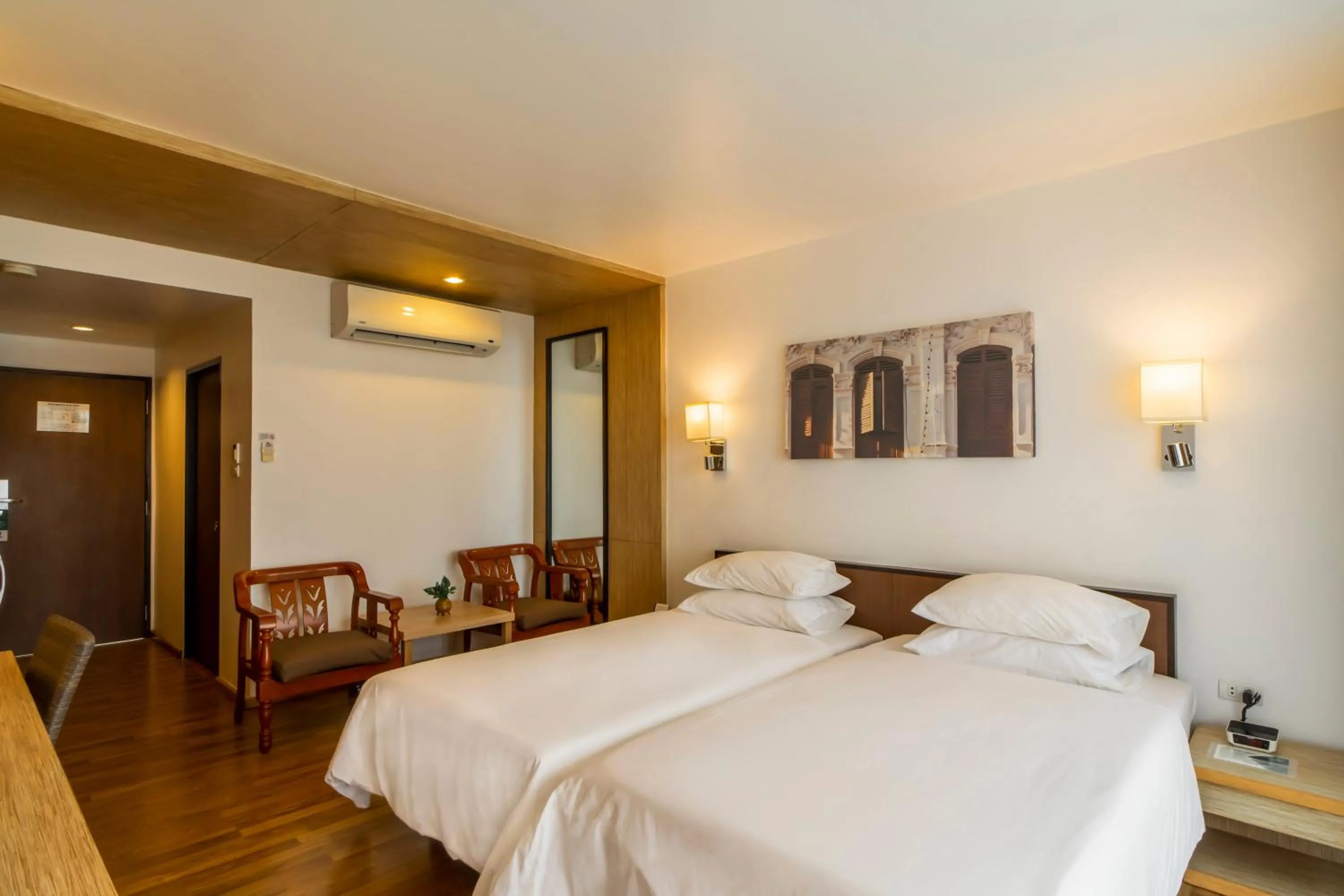 Bed in Best Western Phuket Ocean Resort