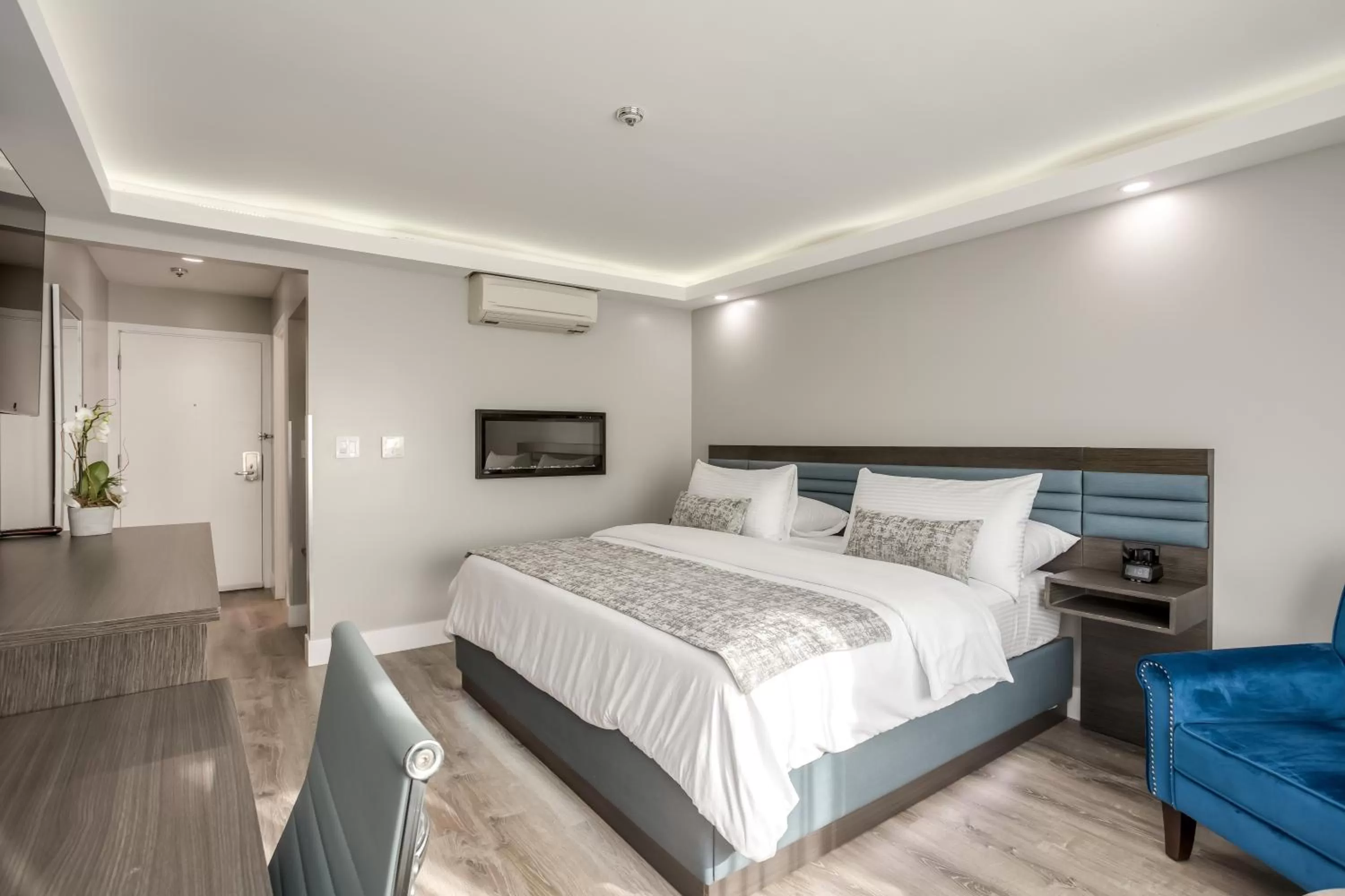 Bed in Harbor View Inn