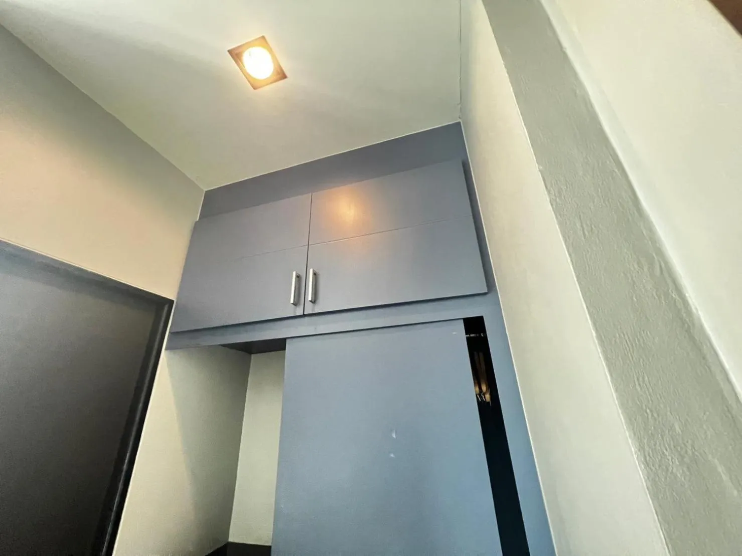 wardrobe in Srisawara Casa Hotel