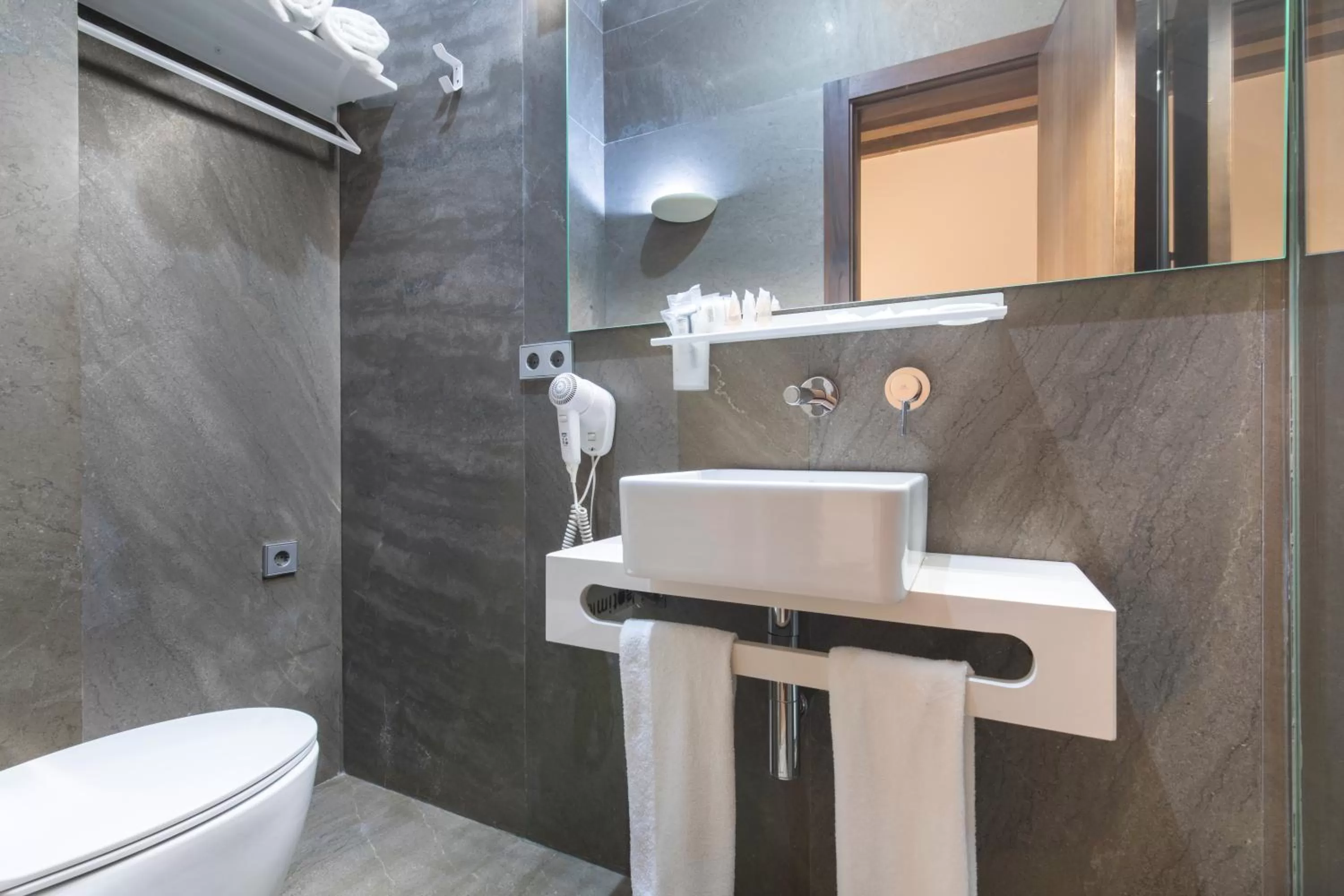 Bathroom in Shine Albayzín