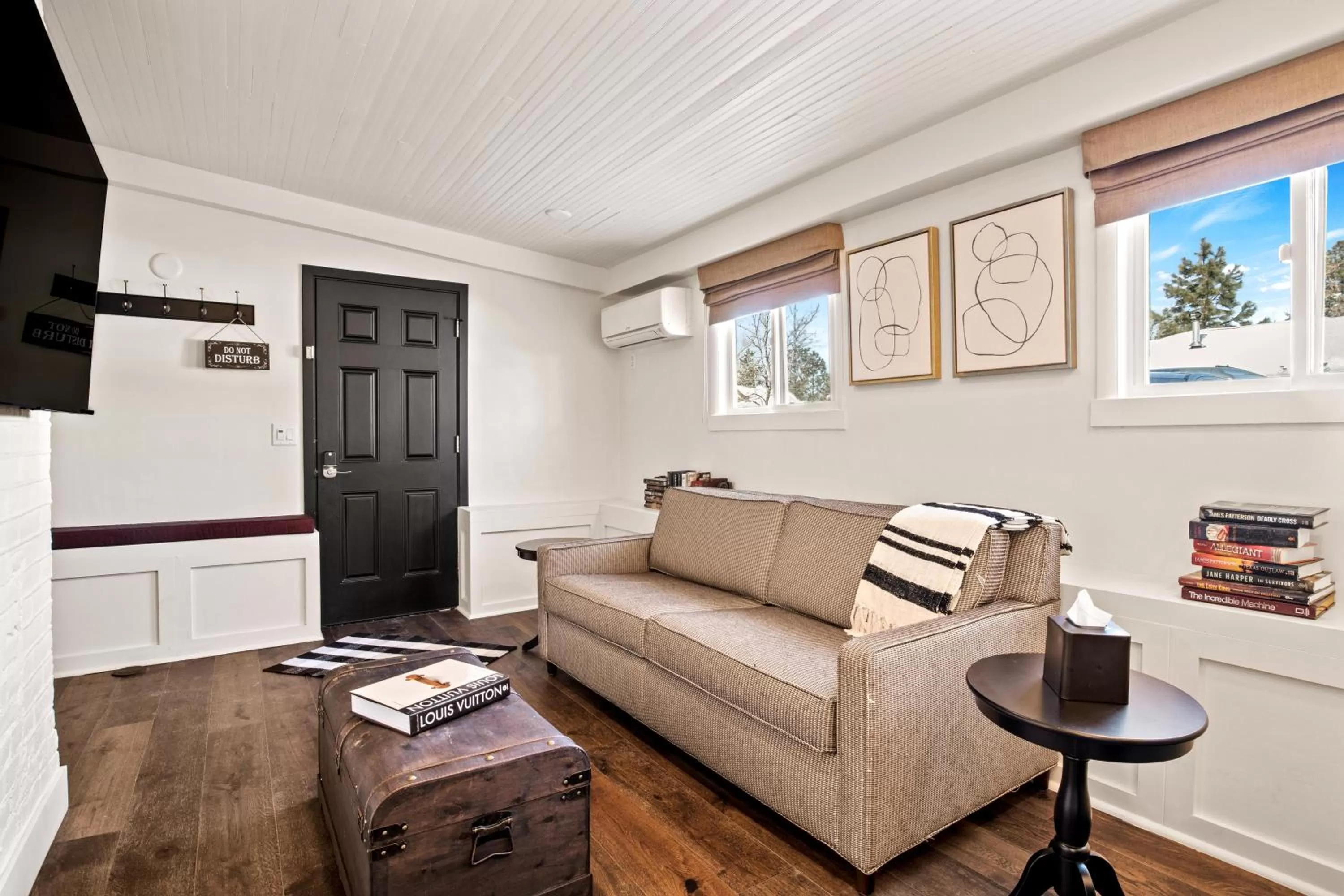 Living room in Bespoke Inn Flagstaff