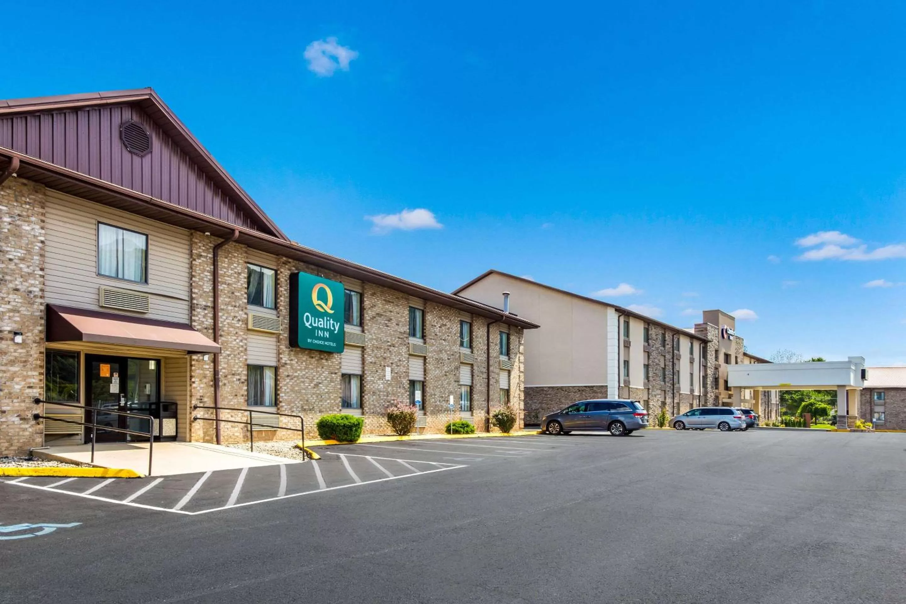 Property building in Comfort Inn Charleston South