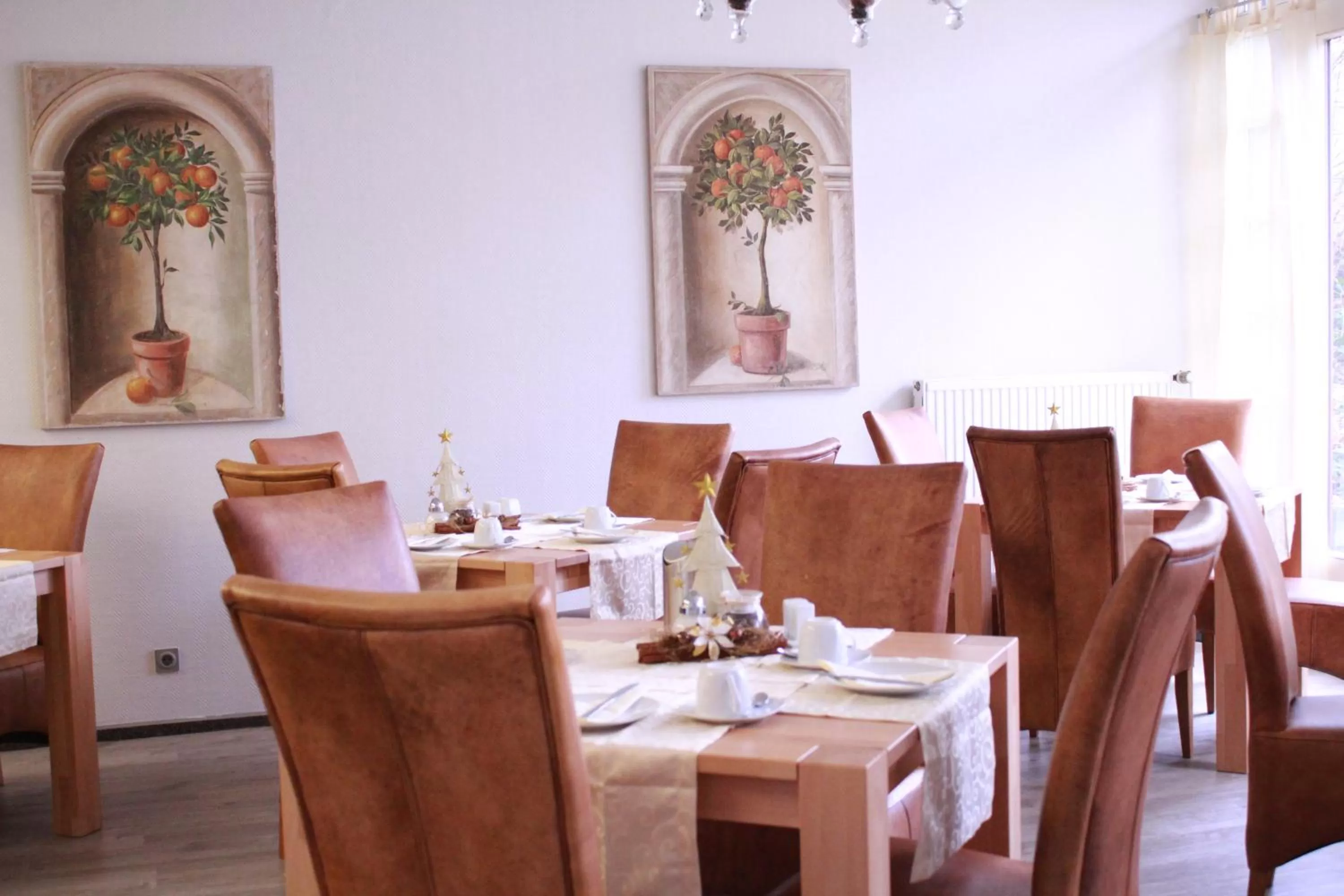 Restaurant/places to eat in Hotel am Schloss Broich