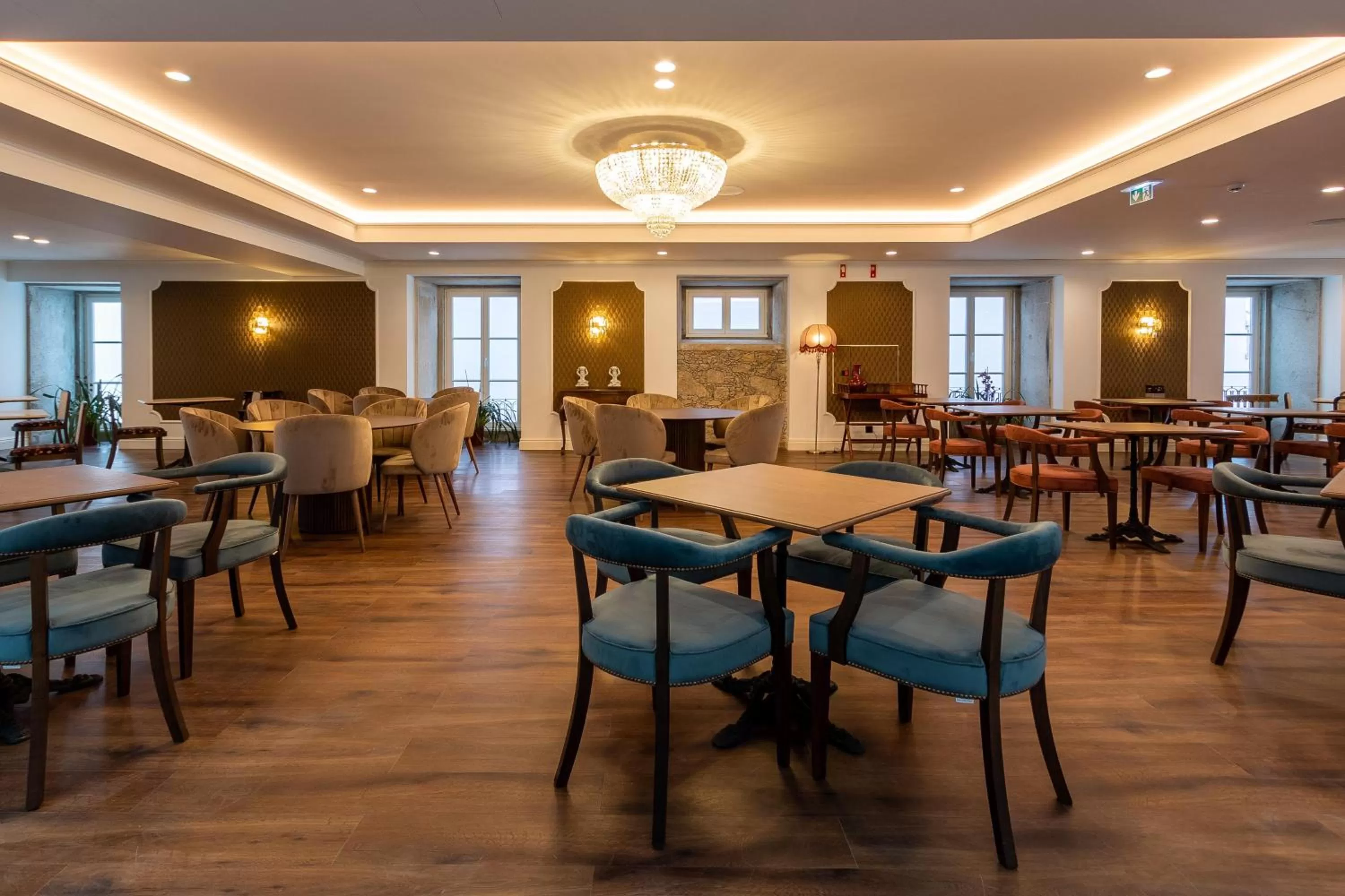 Restaurant/places to eat in AP Dona Aninhas