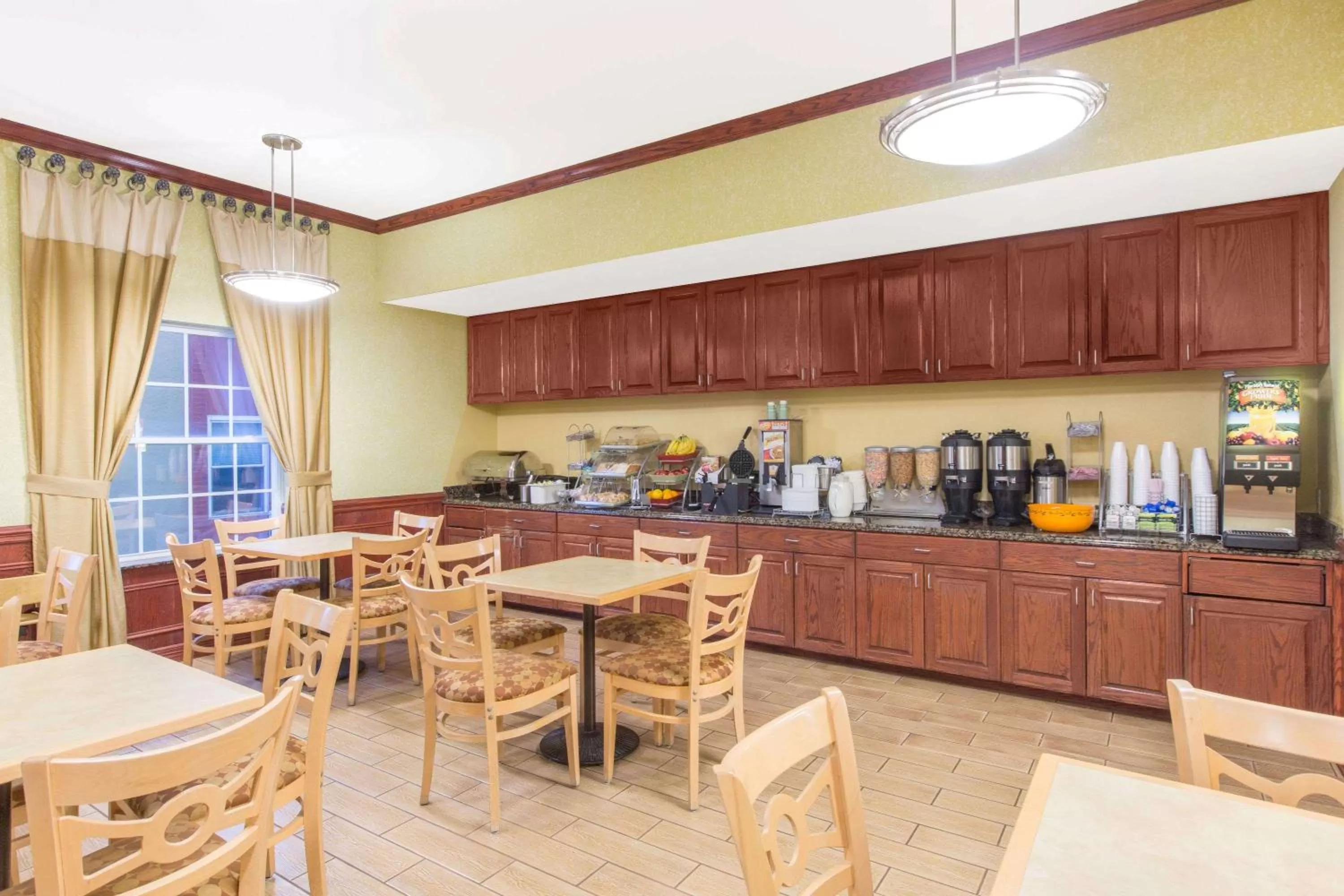 Restaurant/places to eat in Hawthorn Extended Stay by Wyndham Corpus Christi Padre Isle