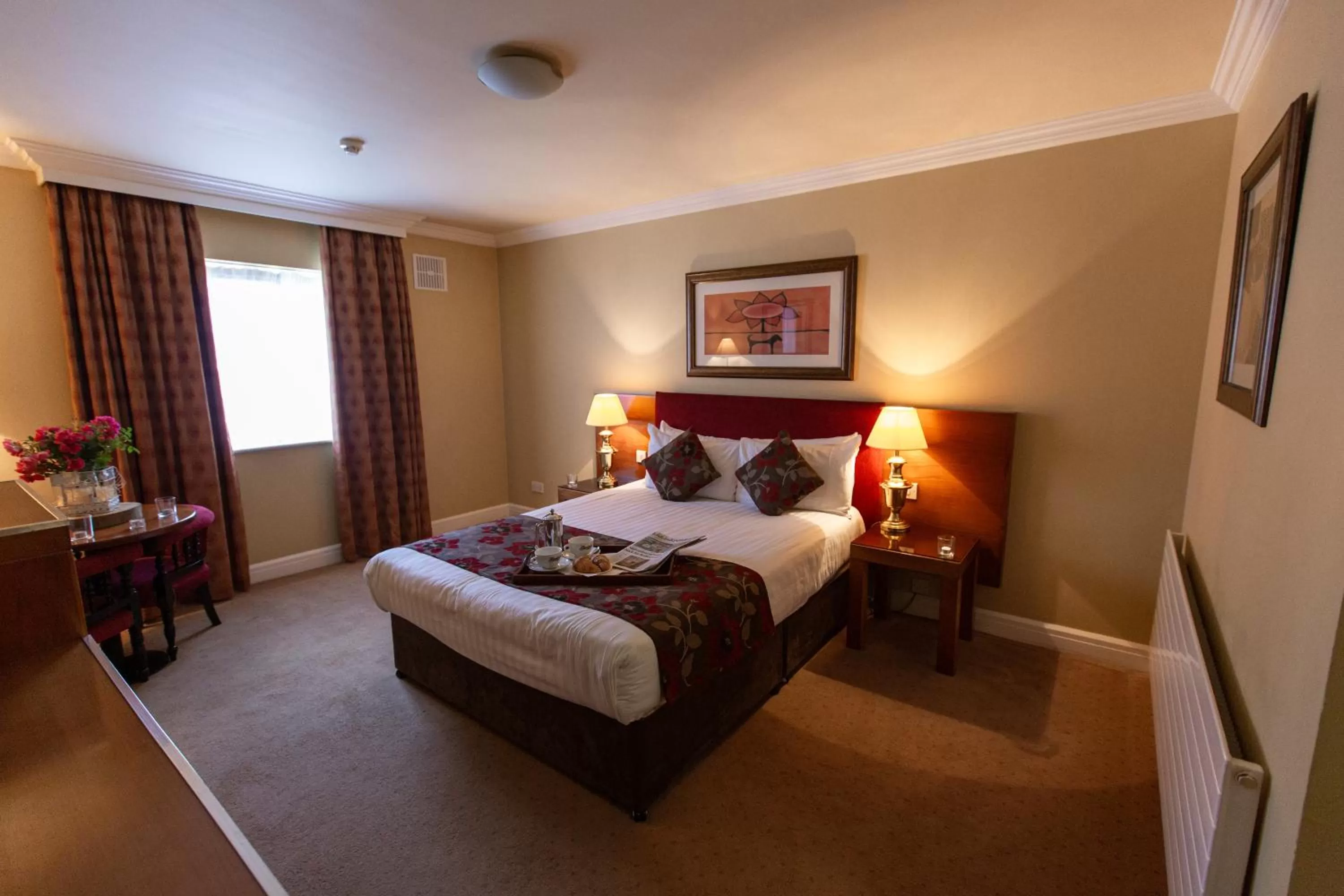 Bed in Hamlet Court Hotel