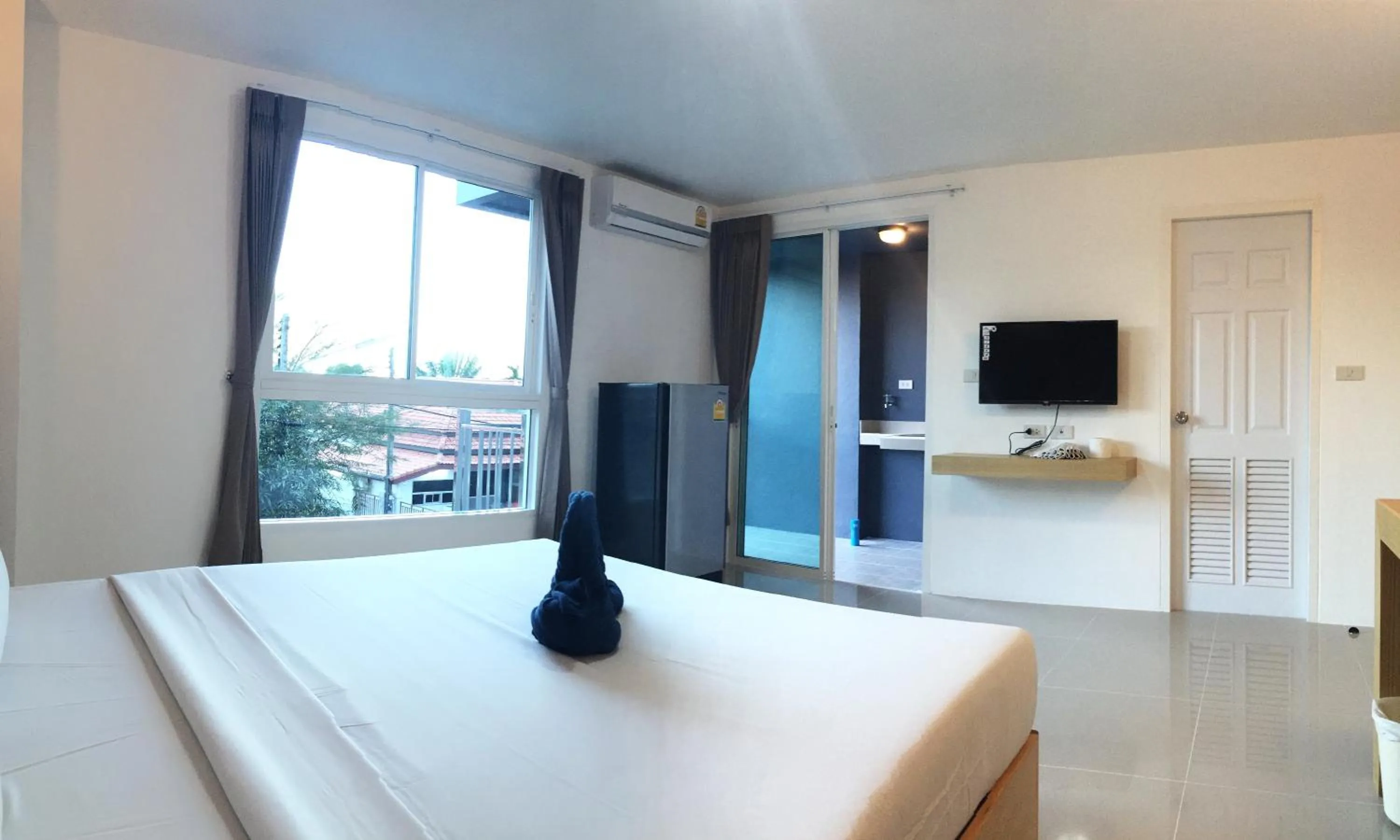 Photo of the whole room, Bed in Leelawadee Naka