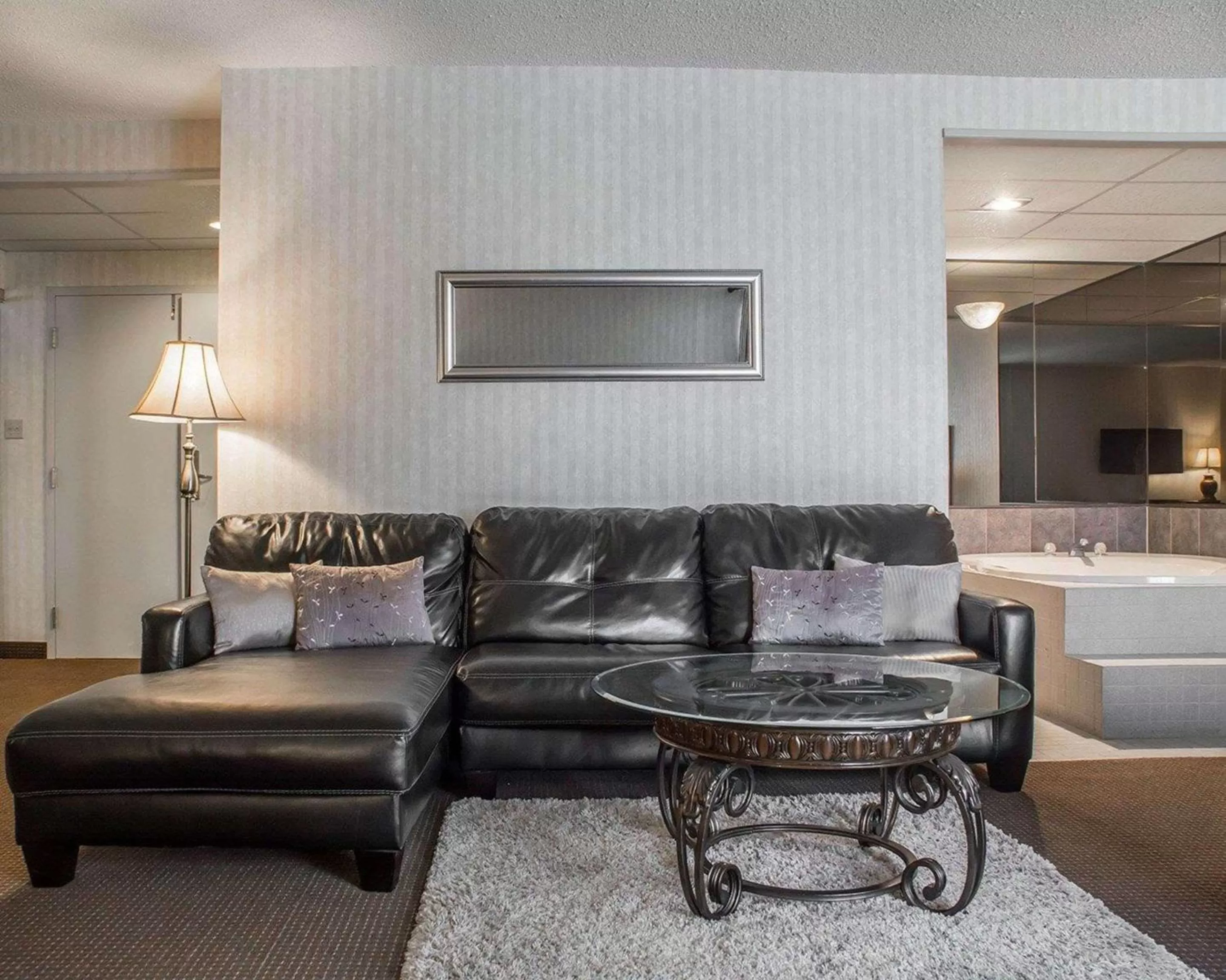 Photo of the whole room in Quality Hotel & Suites Woodstock