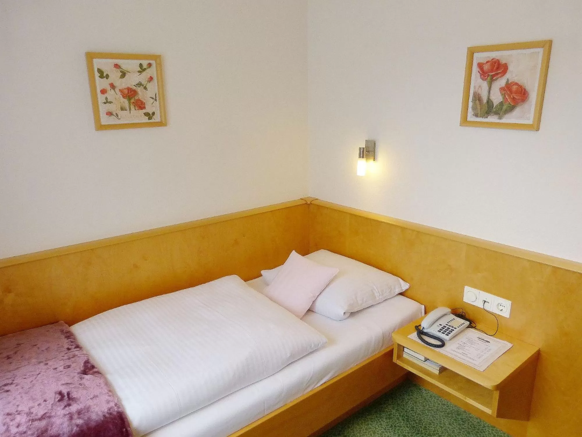 Photo of the whole room, Bed in Hotel Wurms