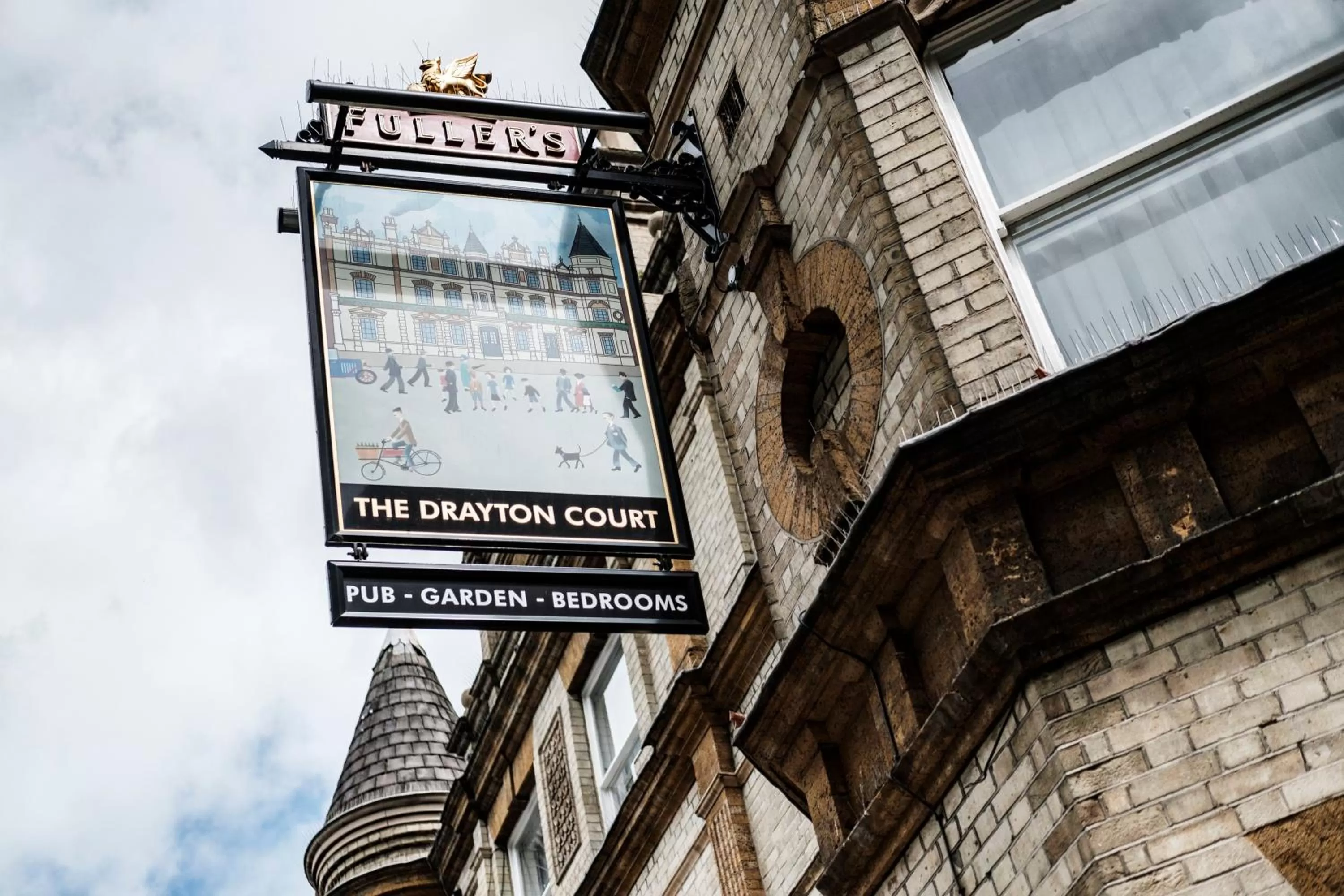 Facade/entrance in The Drayton Court Hotel