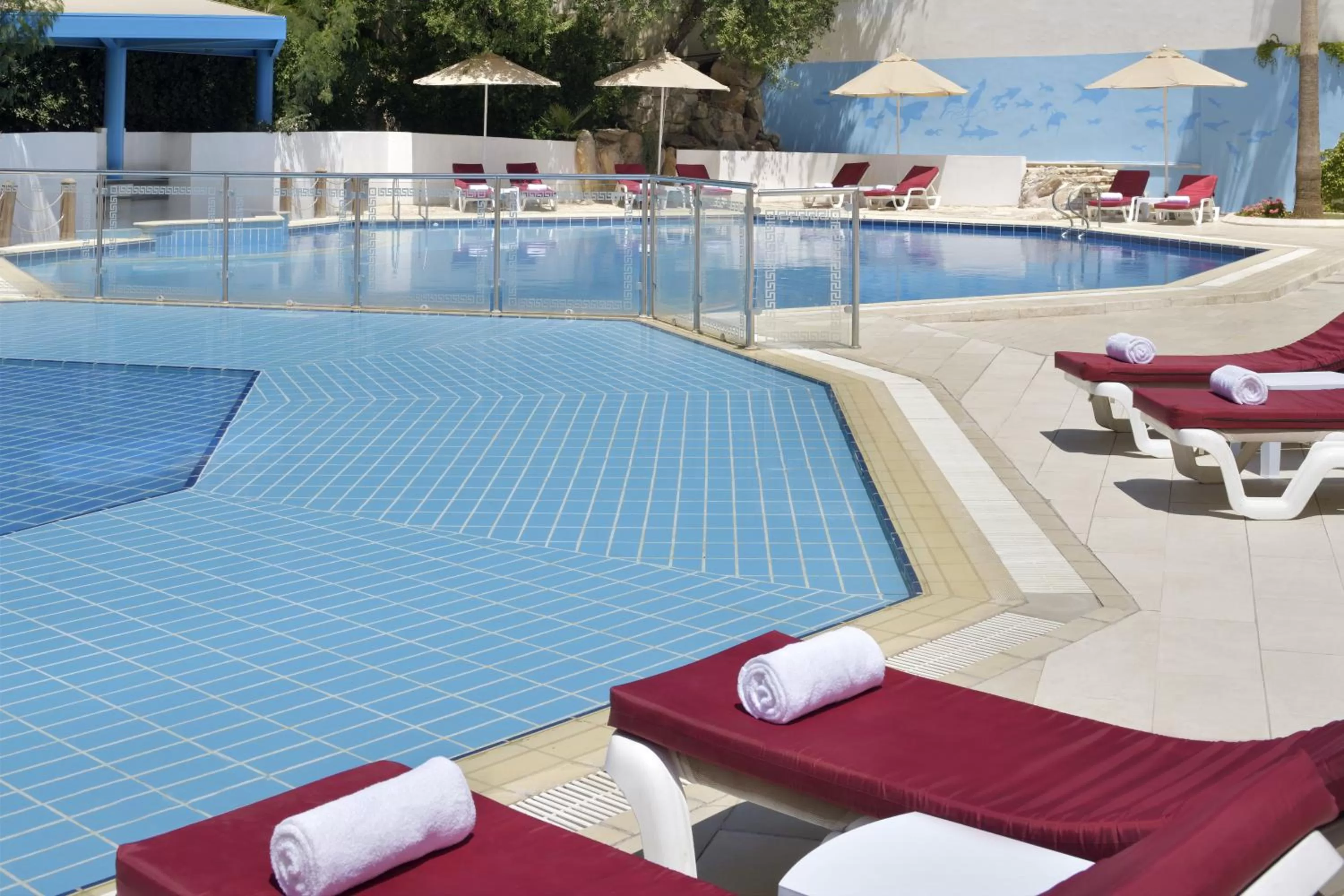 Swimming pool in Mövenpick Hotel Amman