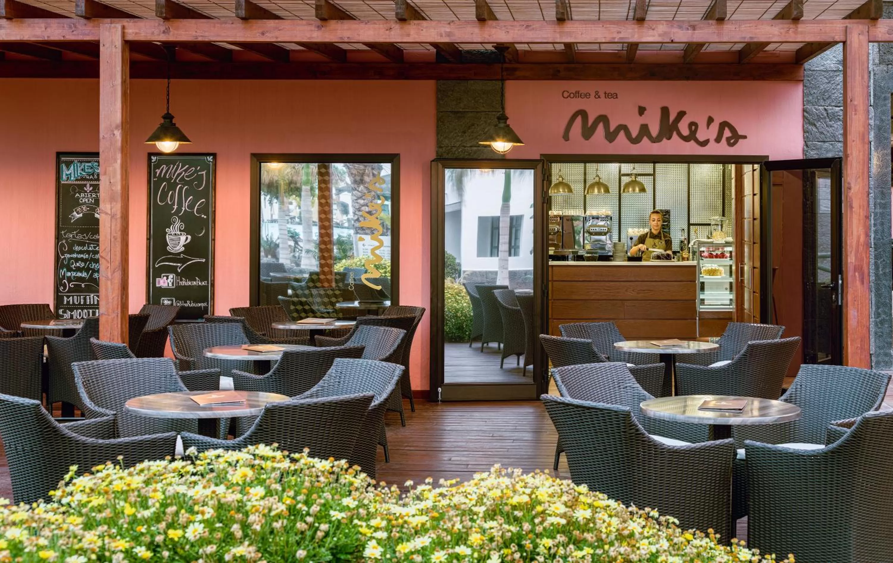 Lounge or bar in H10 Rubicón Horizons Collection