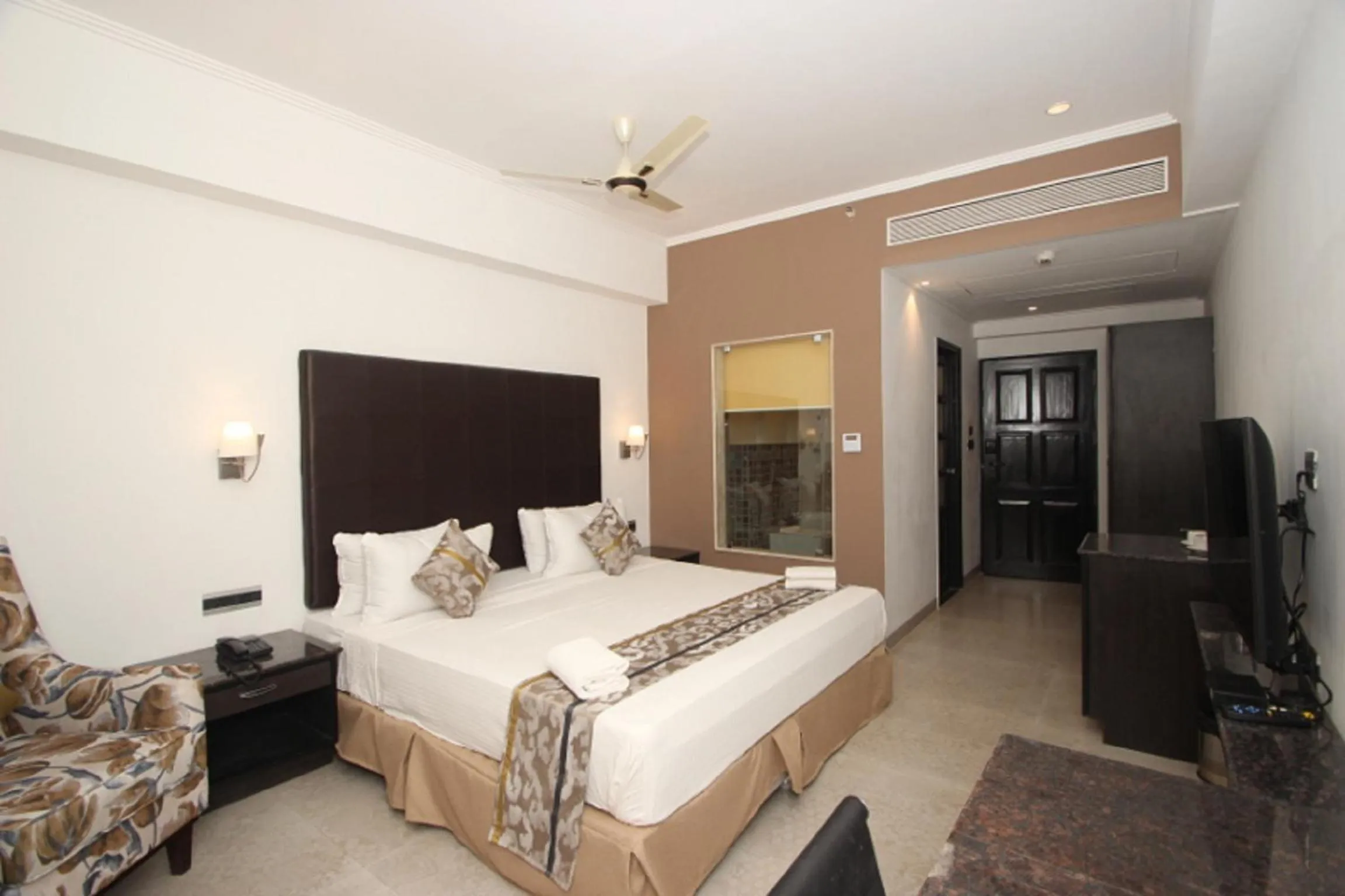 TV and multimedia, Bed in Silver Sands Serenity Resort, Candolim