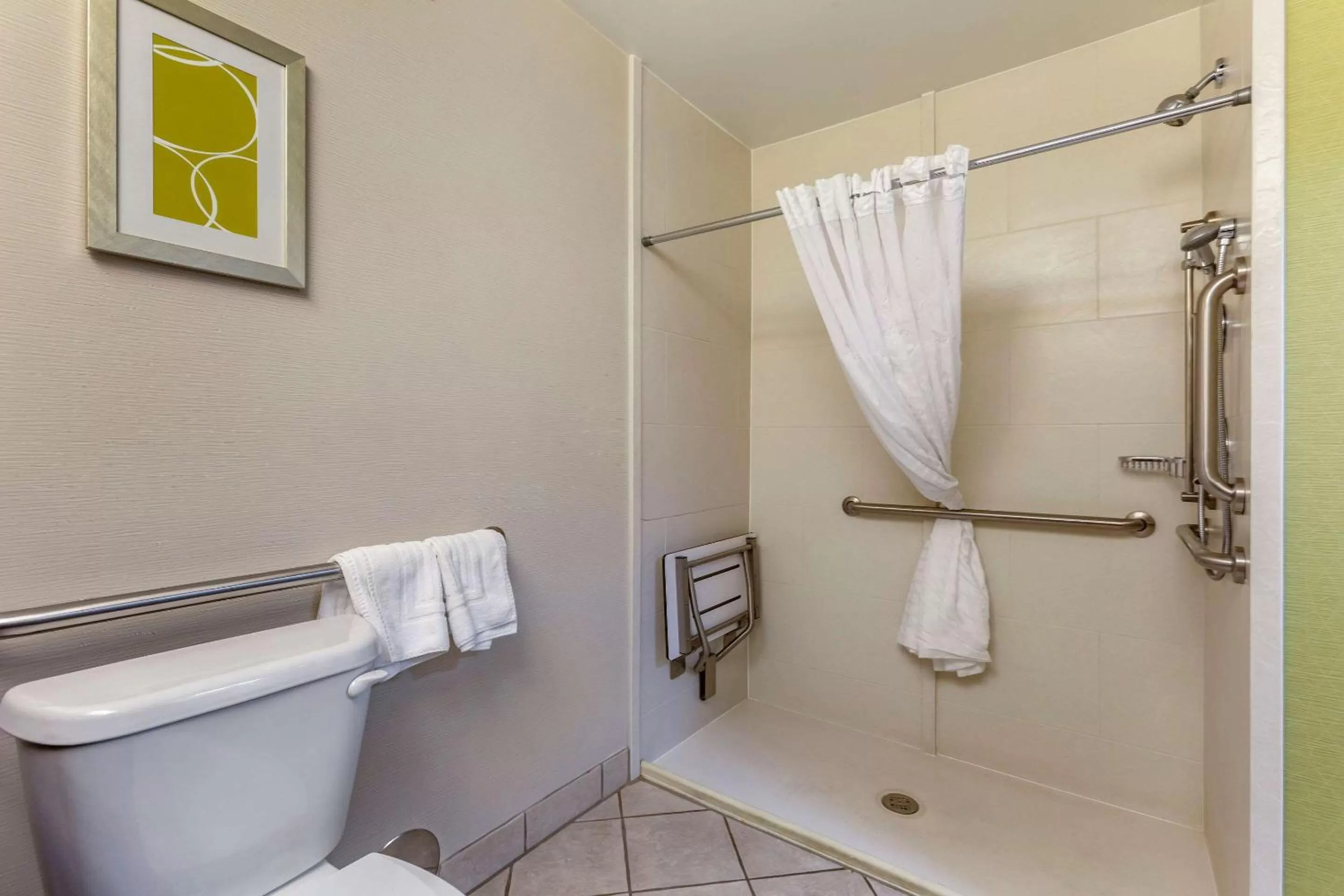 Queen Room - Accessible/Non-Smoking in Comfort Inn at Buffalo Bill Village Resort