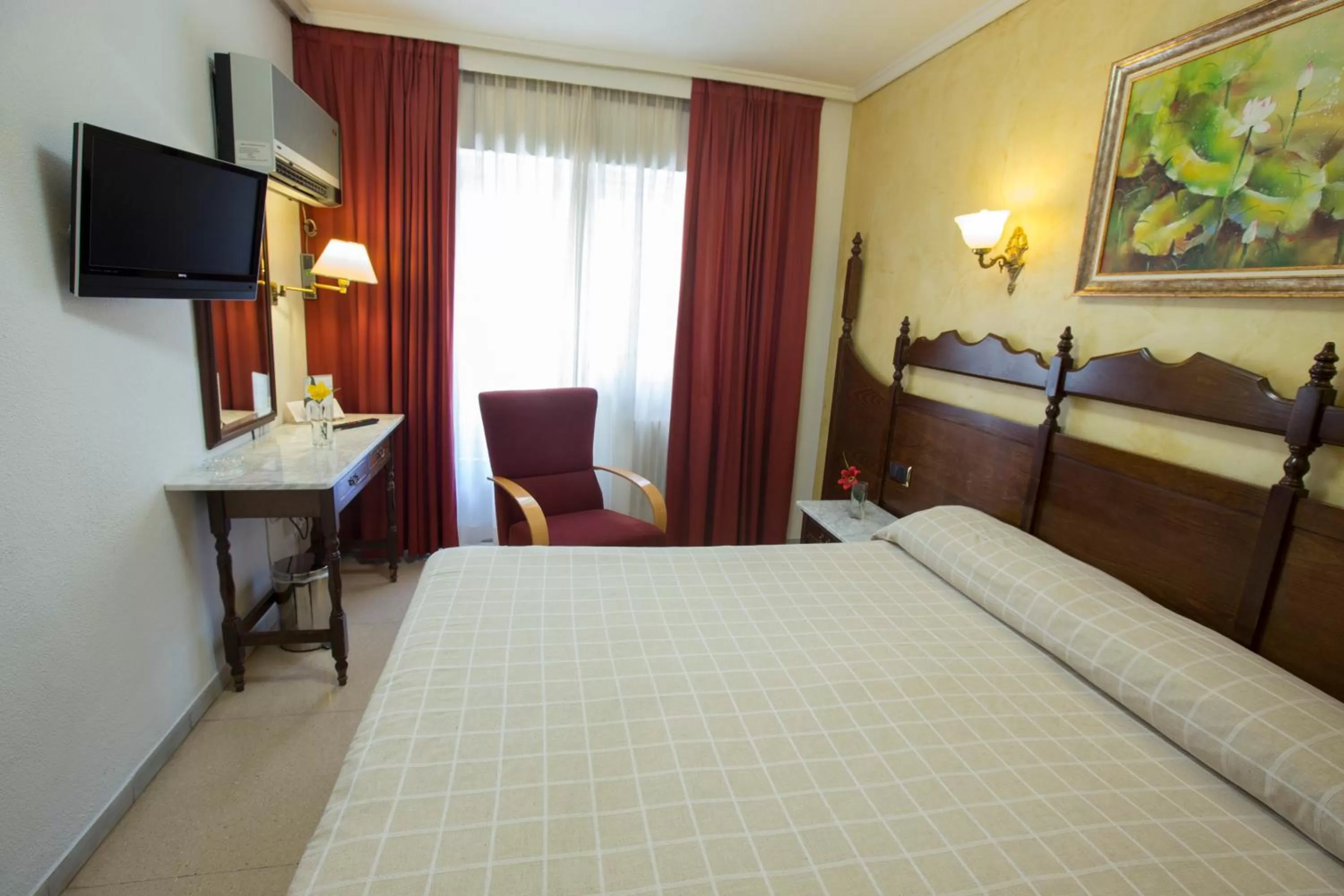 Bed in Hotel Reyes Catolicos