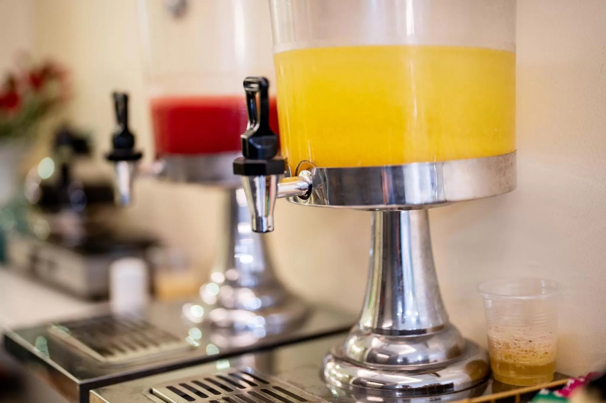 Restaurant/places to eat in Golden Legend Boutique Hotel