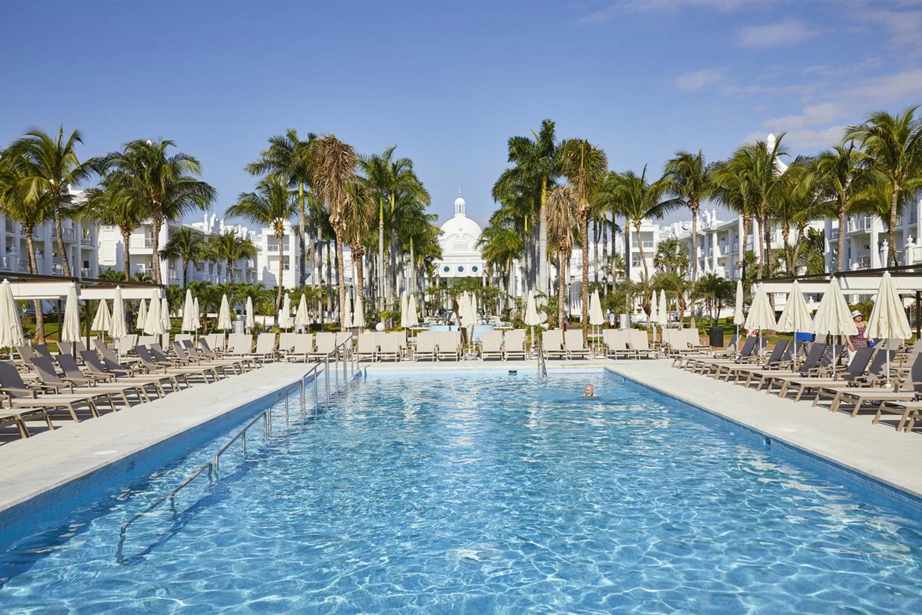 Swimming pool in Riu Palace Riviera Maya - All Inclusive