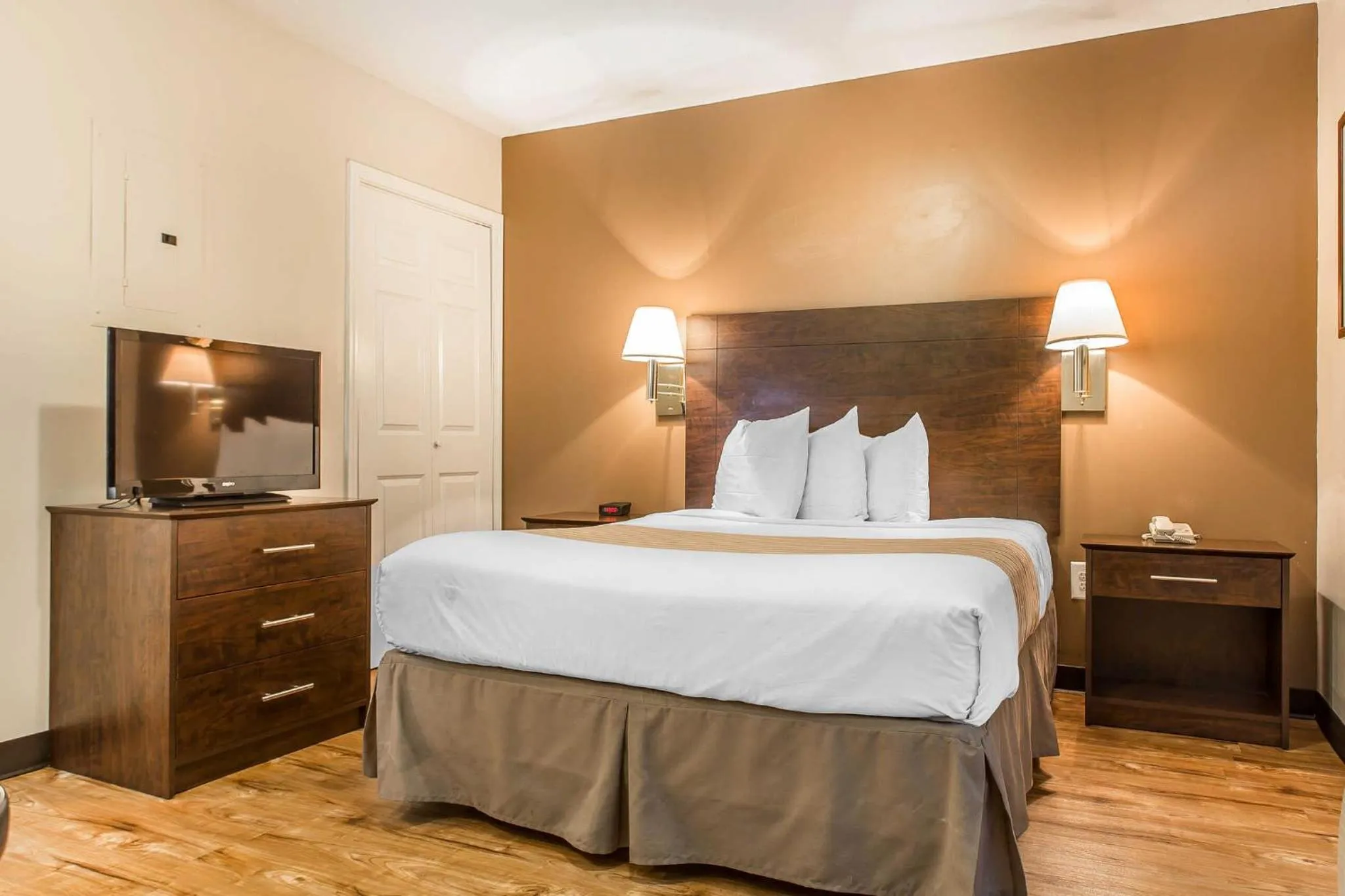 Photo of the whole room, Bed in Suburban Studios near University of North Carolina-Charlotte