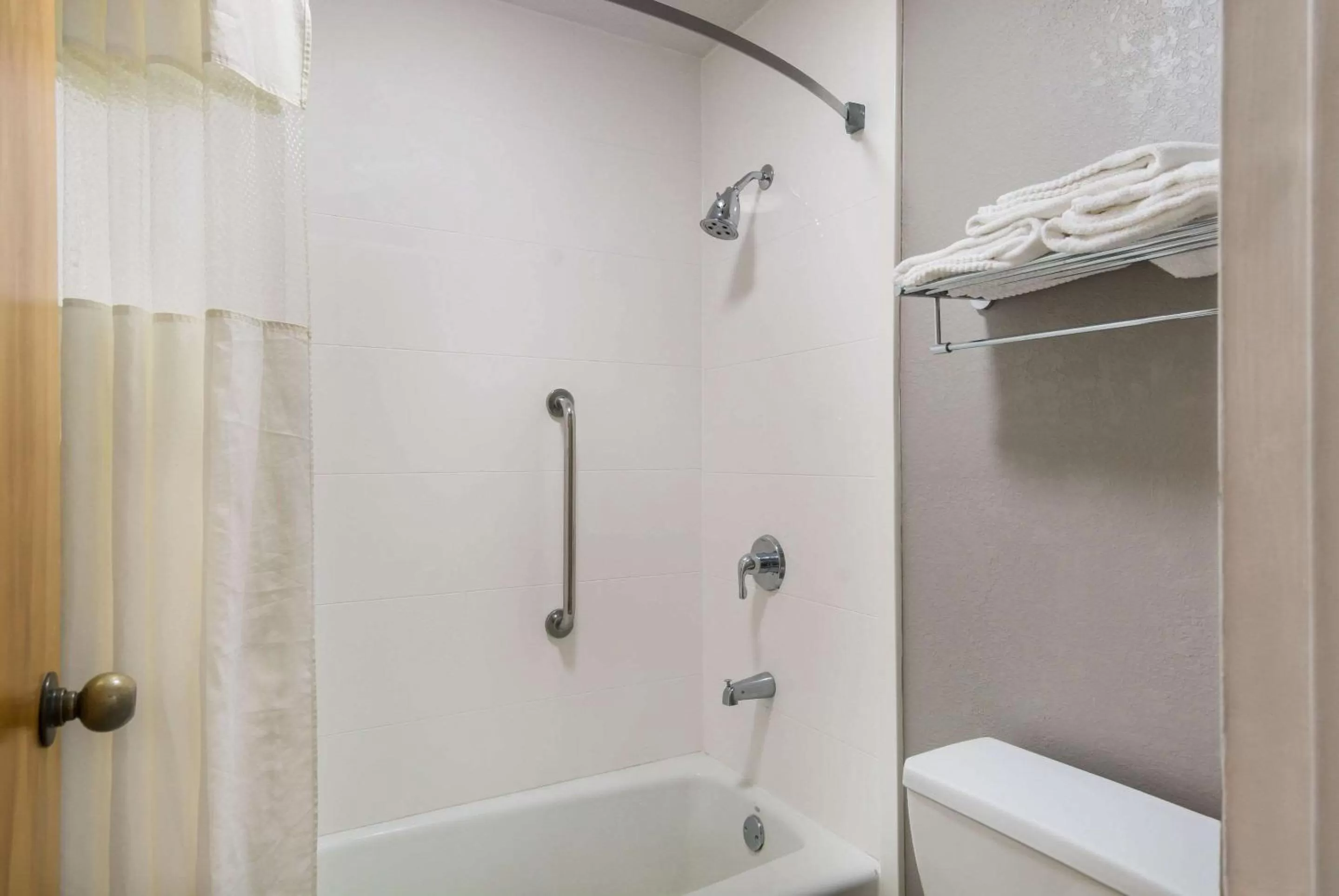 Bathroom in Quality Inn Emporia