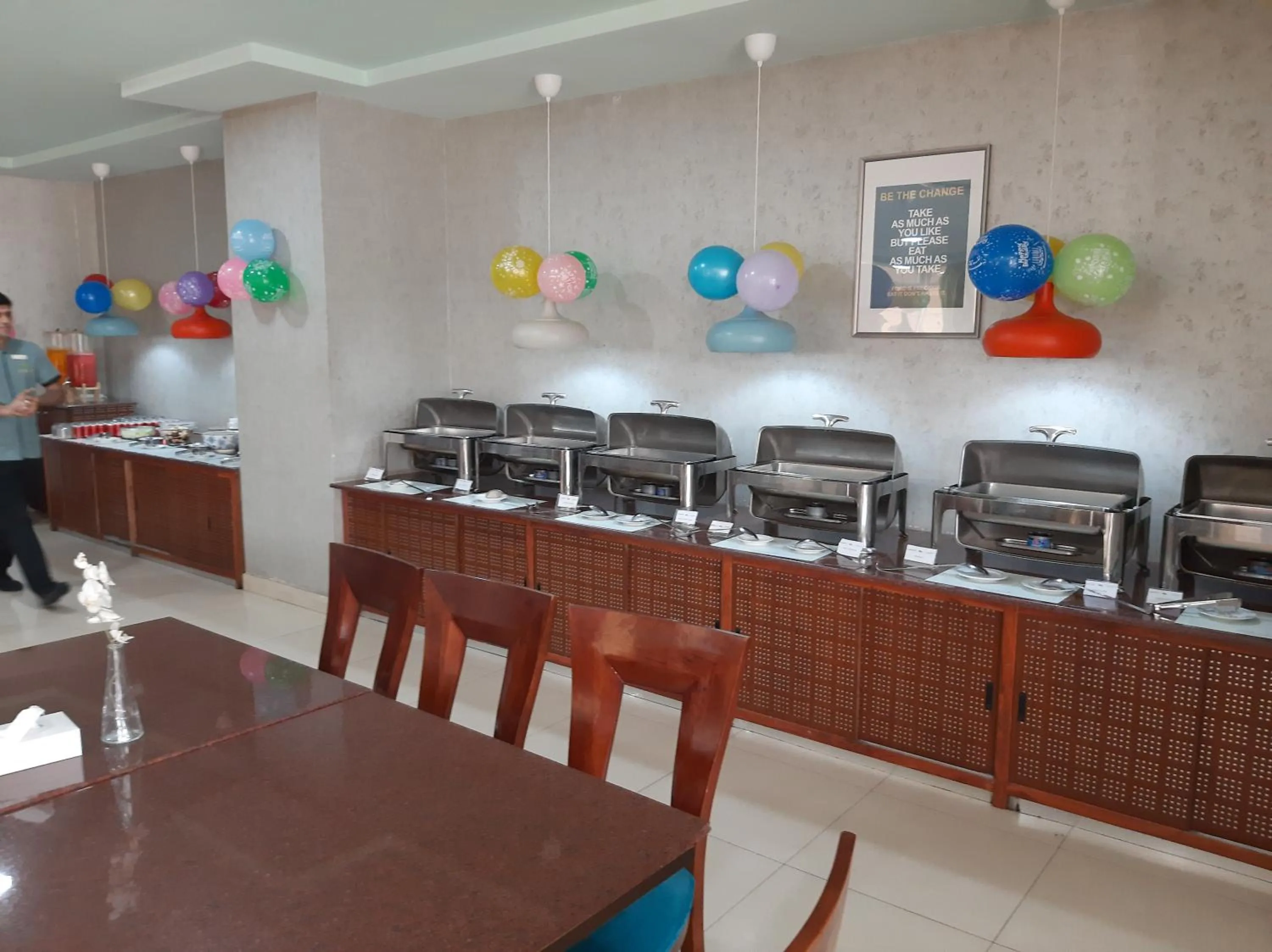 Restaurant/places to eat in Al Manar Grand Hotel Apartment