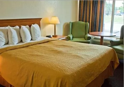 Bed in Motel 6-Oklahoma City, OK - Bricktown