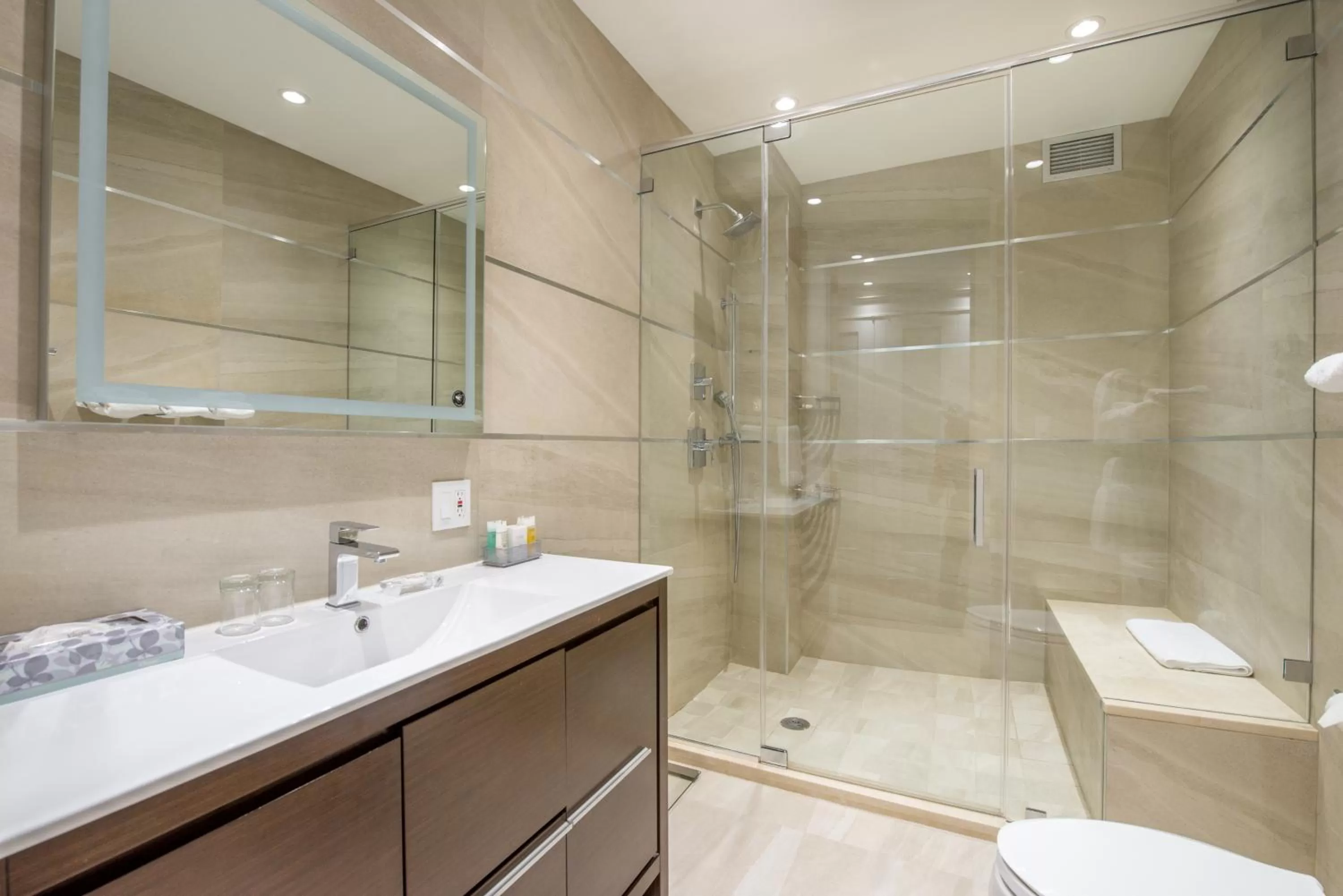 Bathroom in Lombardy Hotel