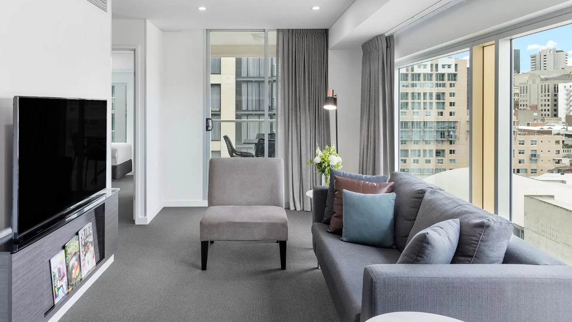 TV and multimedia in Oaks Adelaide Embassy Suites