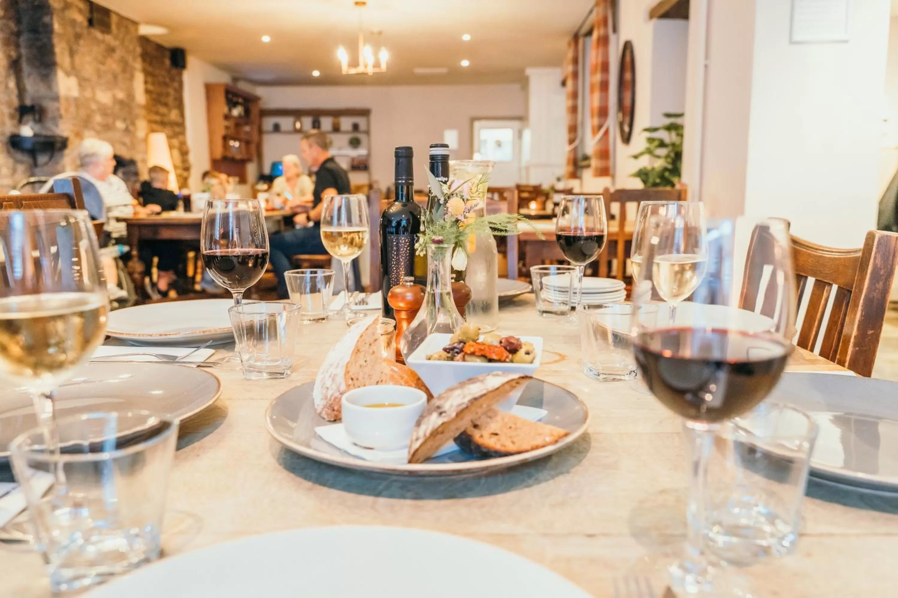 Restaurant/Places to Eat in The Bear & Swan