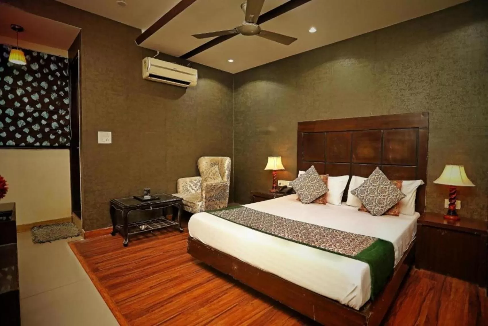 Bed in Staybook - Hotel City Stories - By Aira Xing, Paharganj, New Delhi