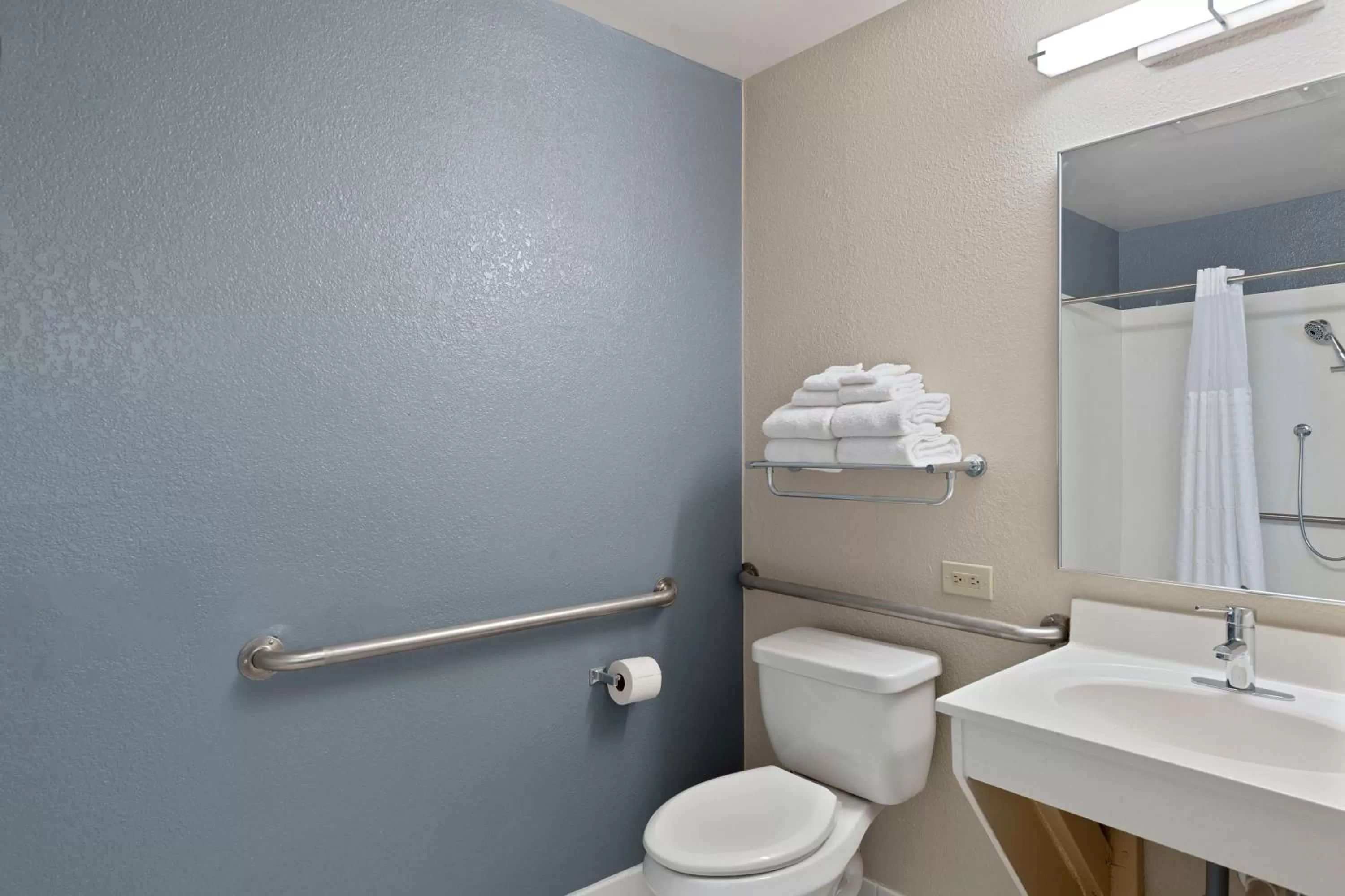 Bathroom in Extended Stay America Select Suites - Charlotte - Tyvola Rd