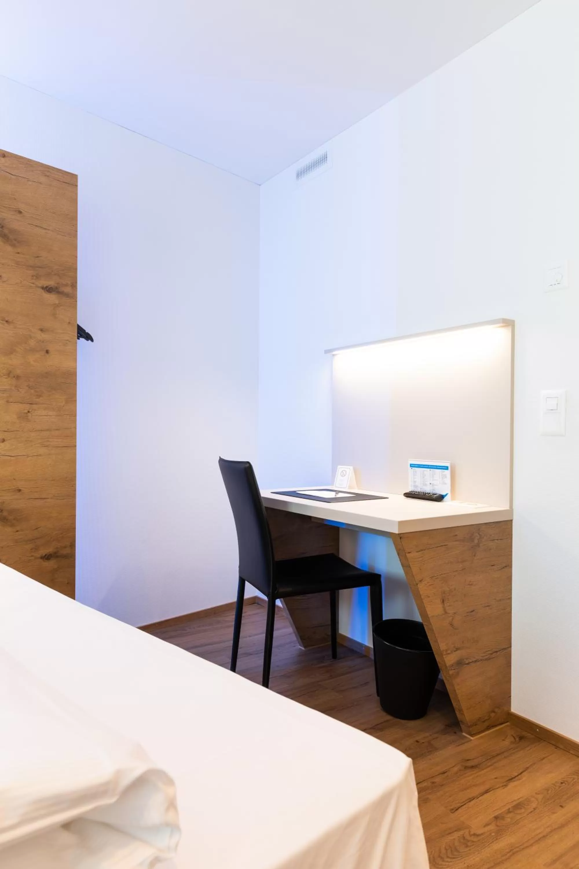 Bed in TRIP INN JET HOTEL Zürich Airport