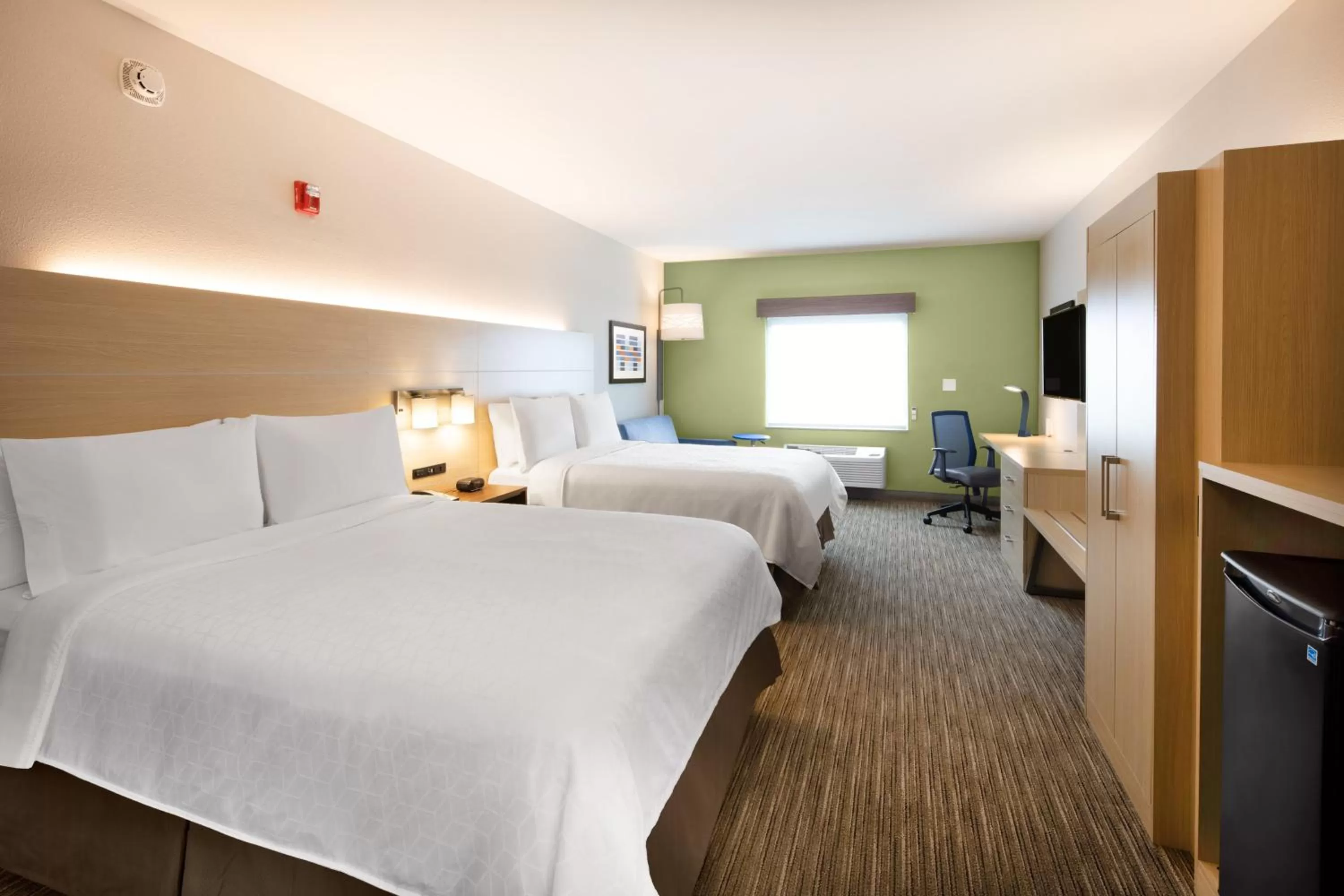 Photo of the whole room, Bed in Holiday Inn Express & Suites Ft Myers Beach-Sanibel Gateway by IHG