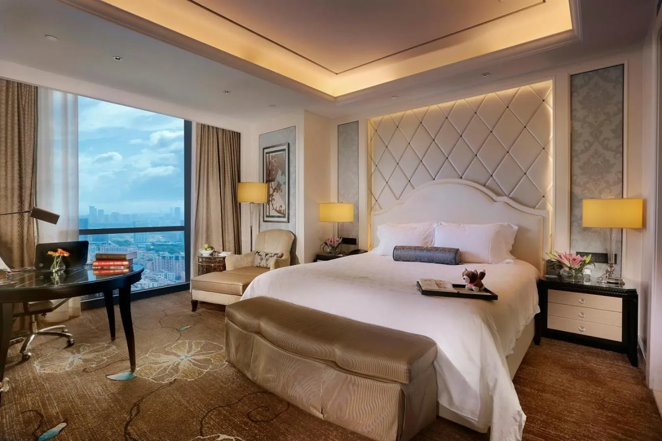 Bed in Dongguan Kande International Hotel