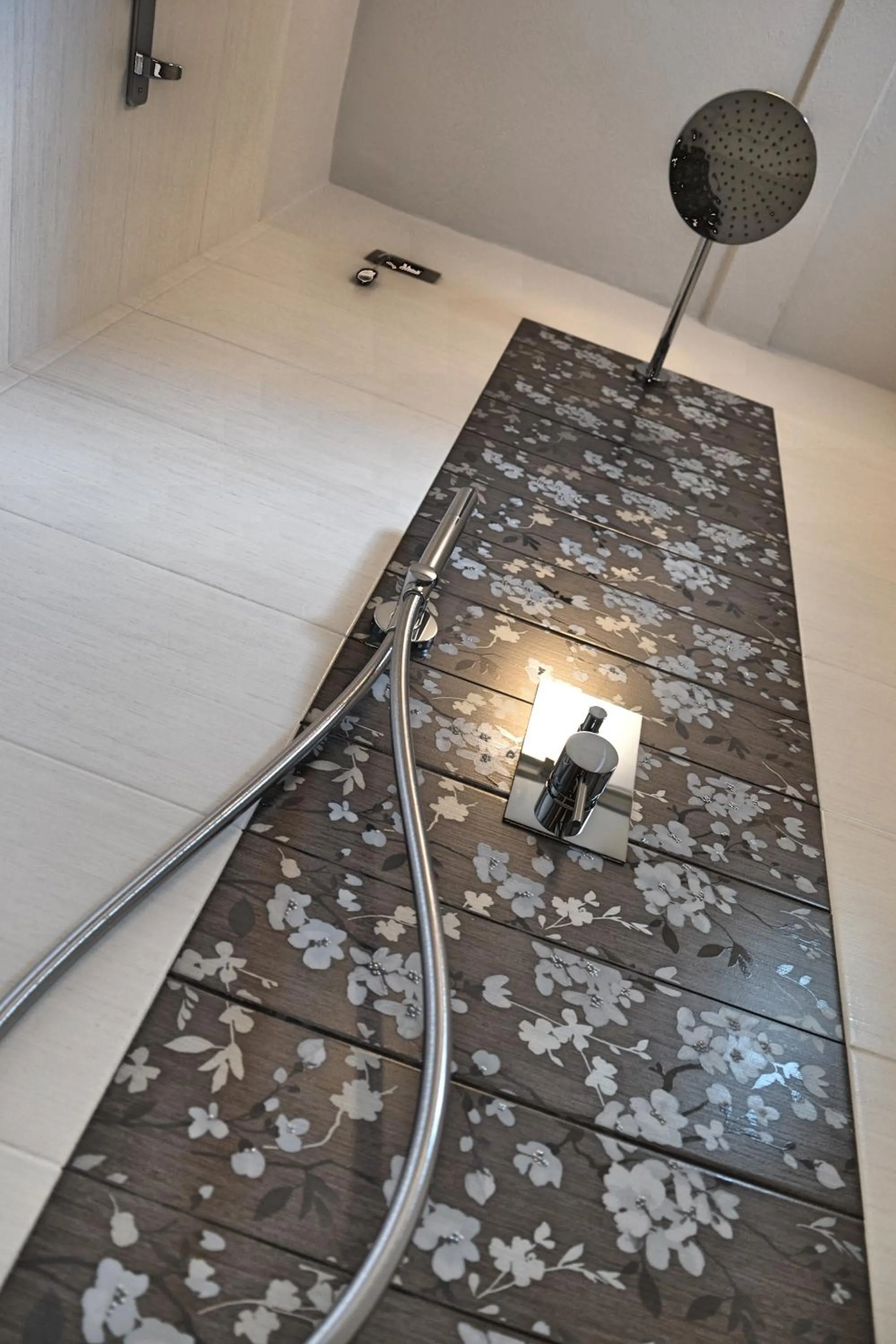 Shower in Hotel Tiffany