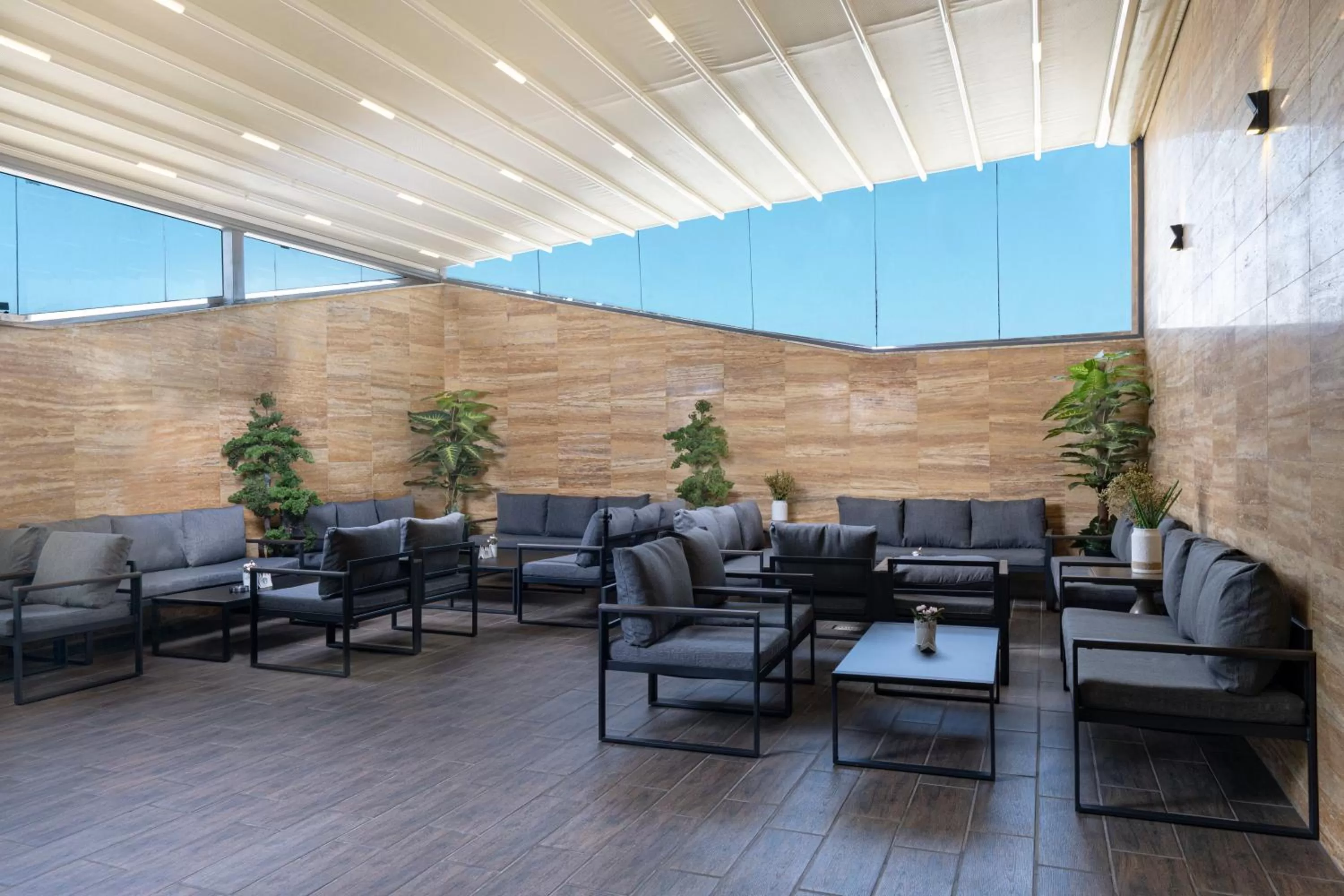 Restaurant/places to eat in Iridium 70 Hotel