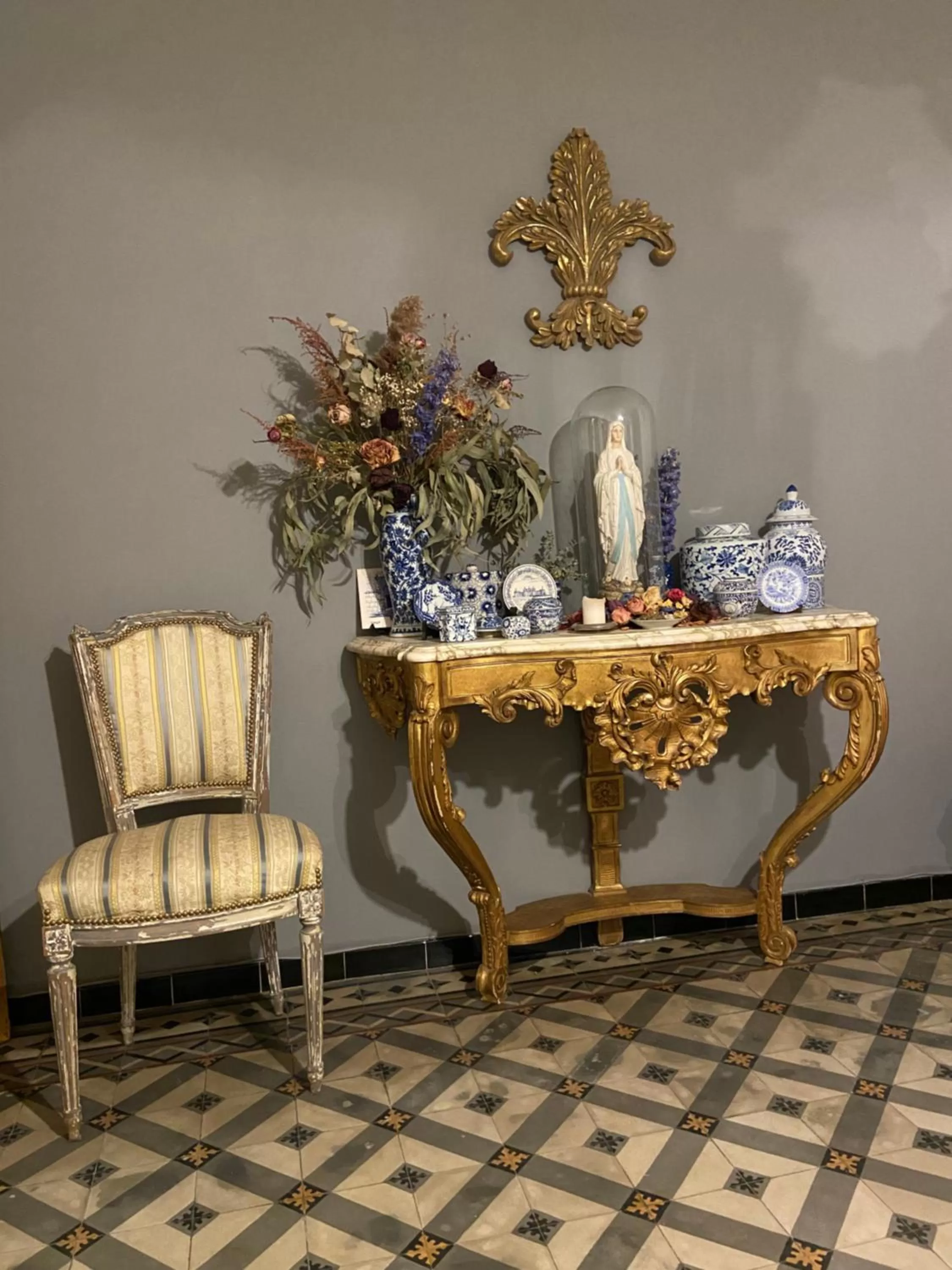 Communal lounge/ TV room in Maison 1823 - Suites de charme à Garons