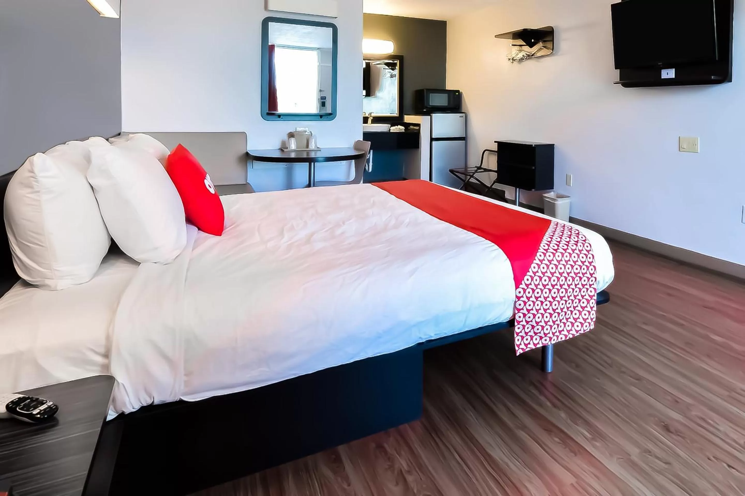 Bedroom, Bed in OYO Hotel Valdosta GA I-75