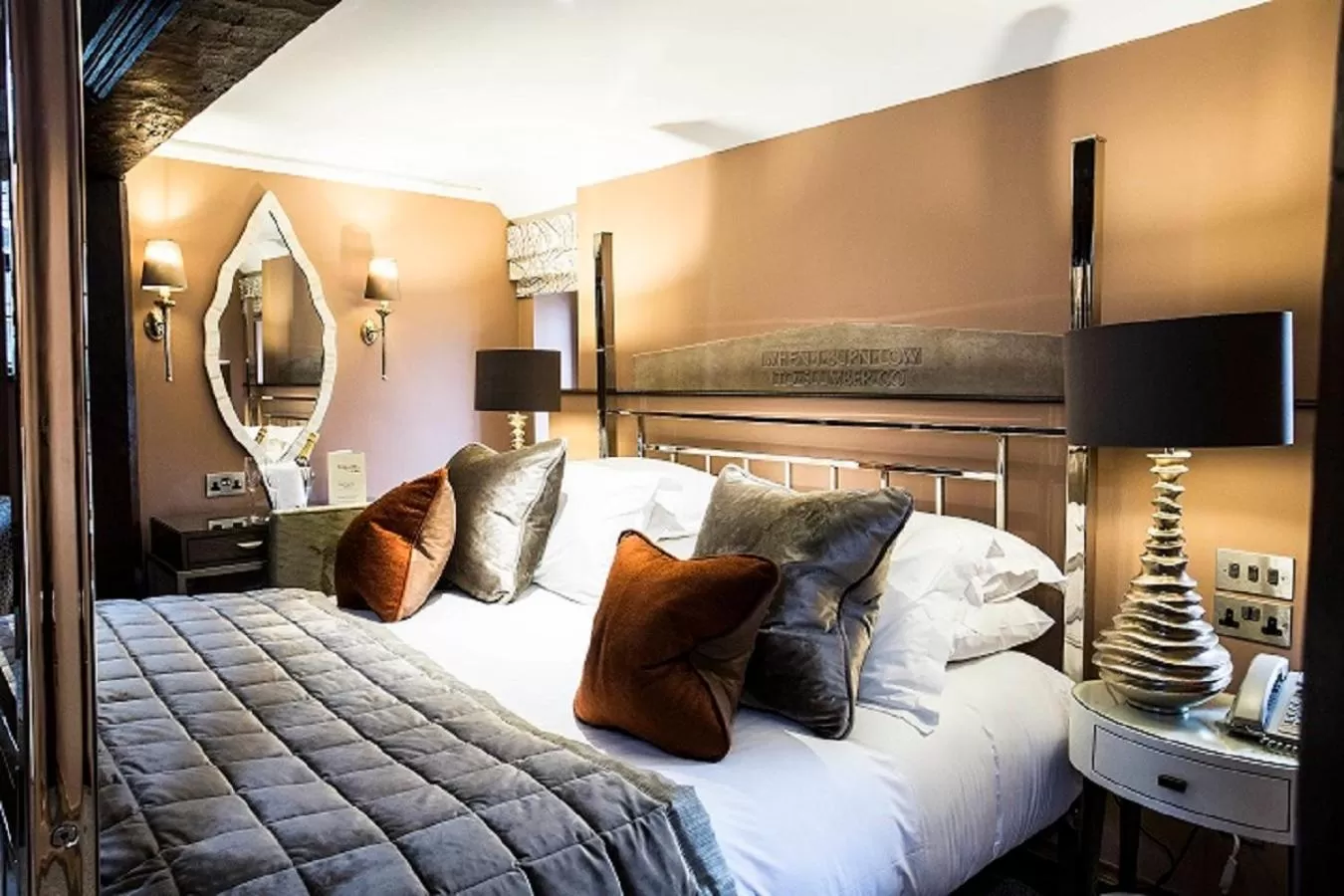 Bedroom, Bed in Hogarths Stone Manor