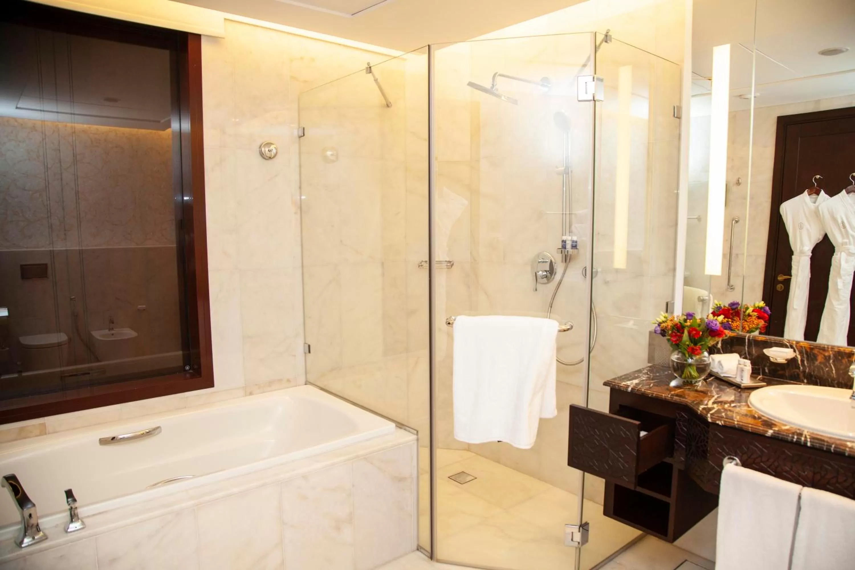 Shower in Bab Al Qasr Hotel