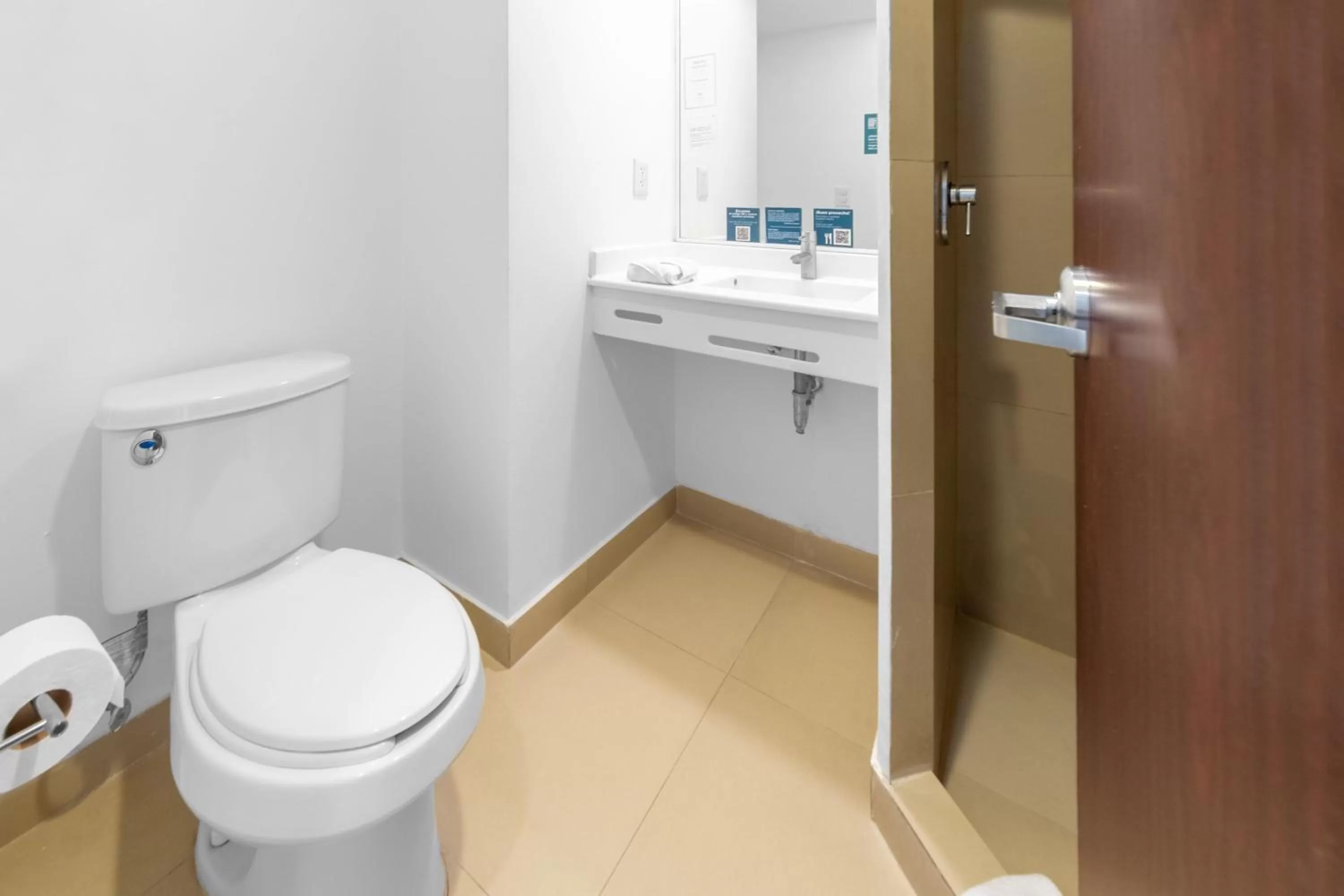 Bathroom in City Express Junior by Marriott Veracruz Aeropuerto