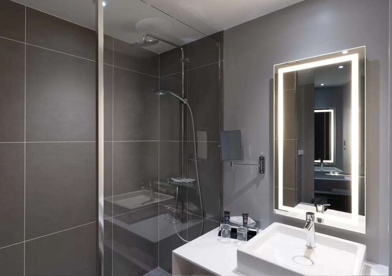 Bathroom in Novotel Leicester