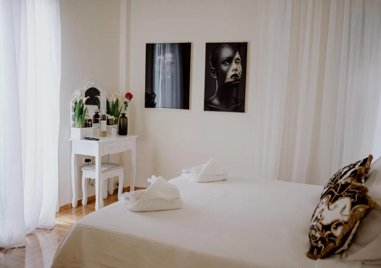 Bedroom, Bed in ROH Suites