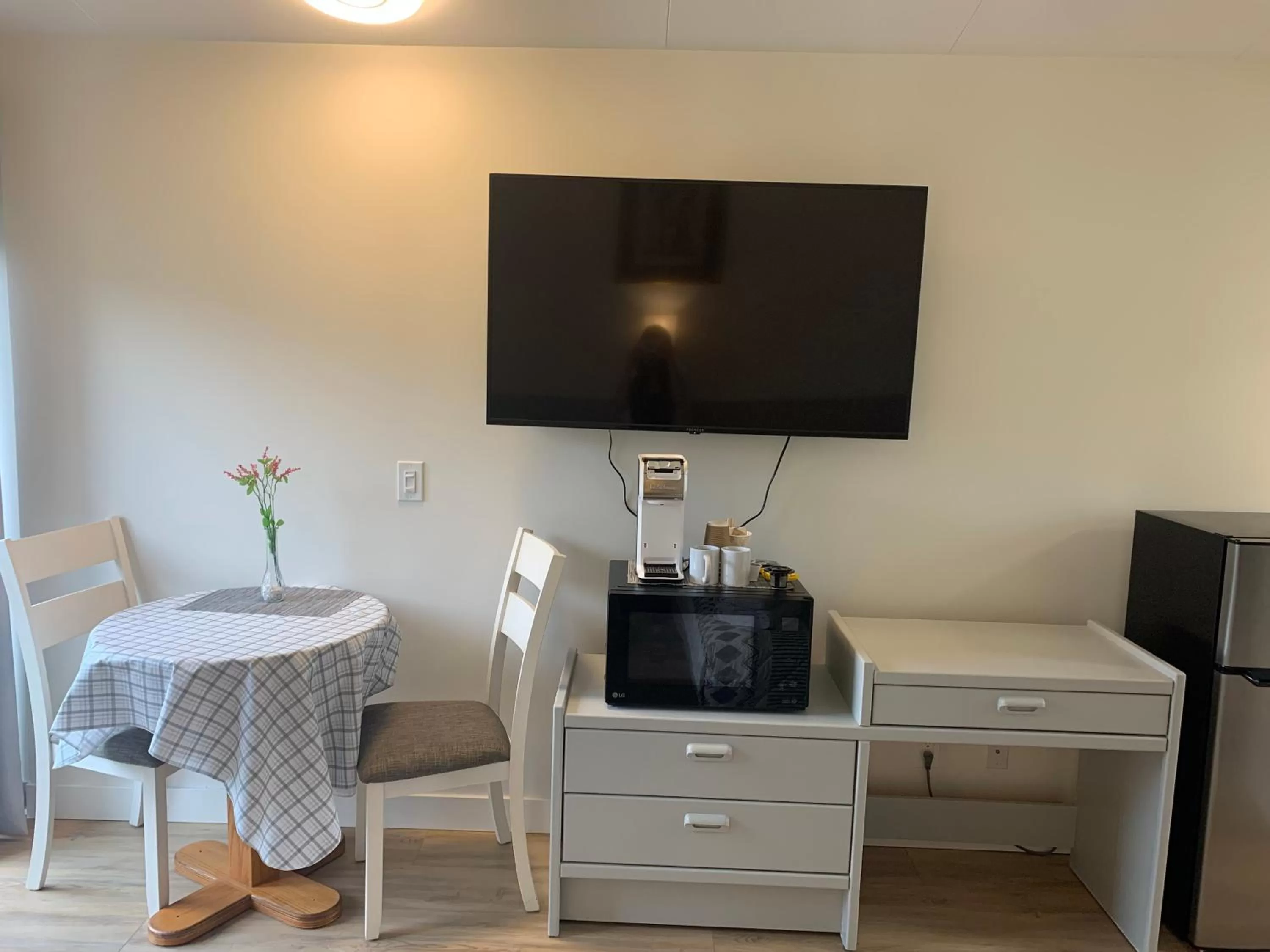 Coffee/tea facilities in Destination Inn Cache Creek