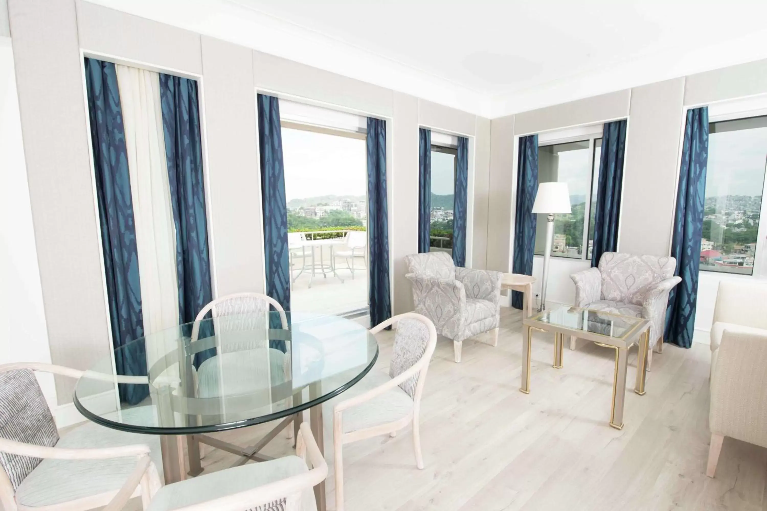 One Bedroom King Suite Executive Floor with Lounge Access in Hilton Colon Guayaquil Hotel One Bedroom King Suite Executive Floor with Lounge Access in Hilton Colon Guayaquil Hotel