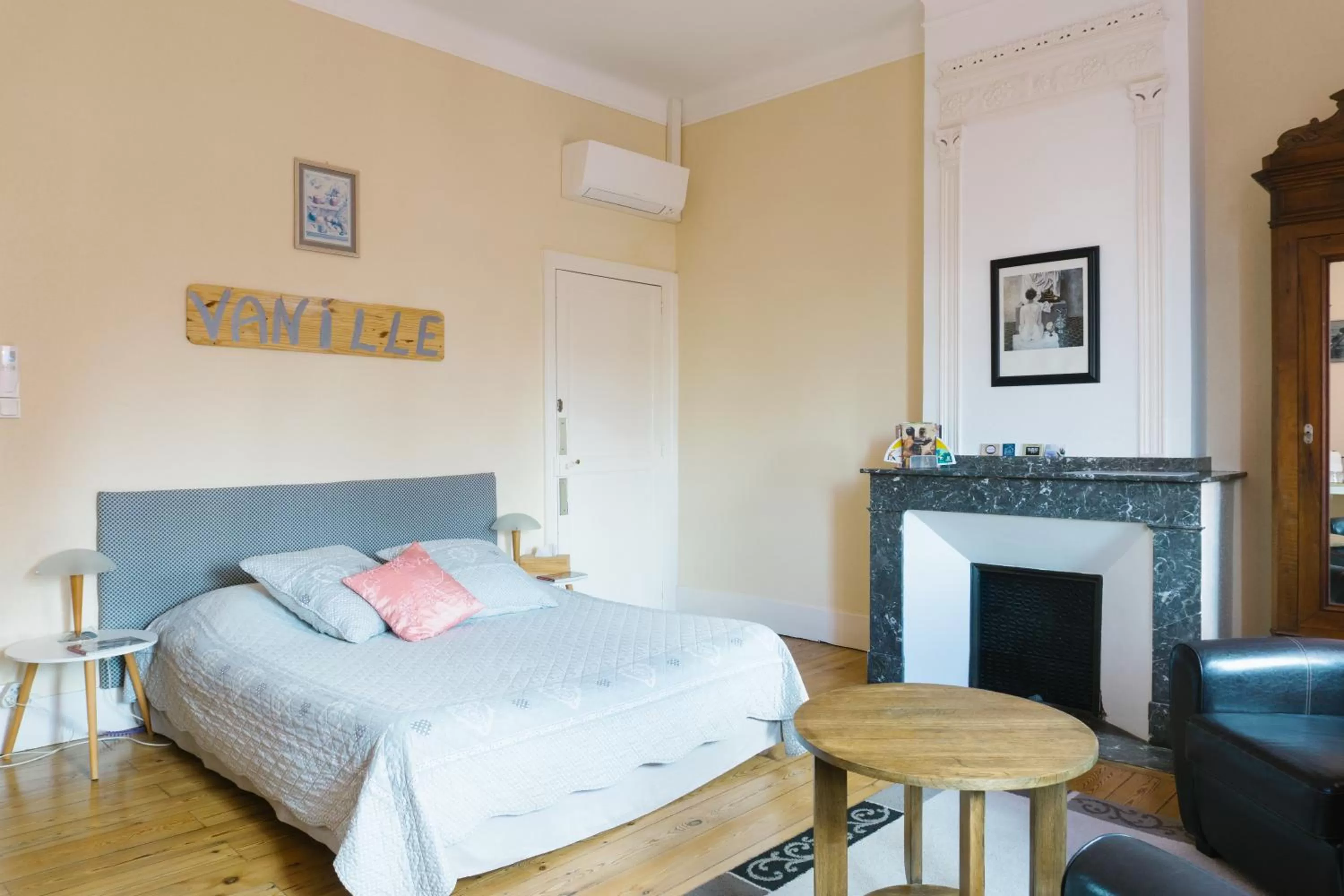 Bed in Vanille Bourbon