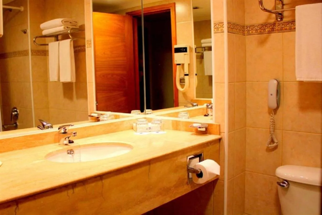 Bathroom in Hotel Diego de Almagro Punta Arenas